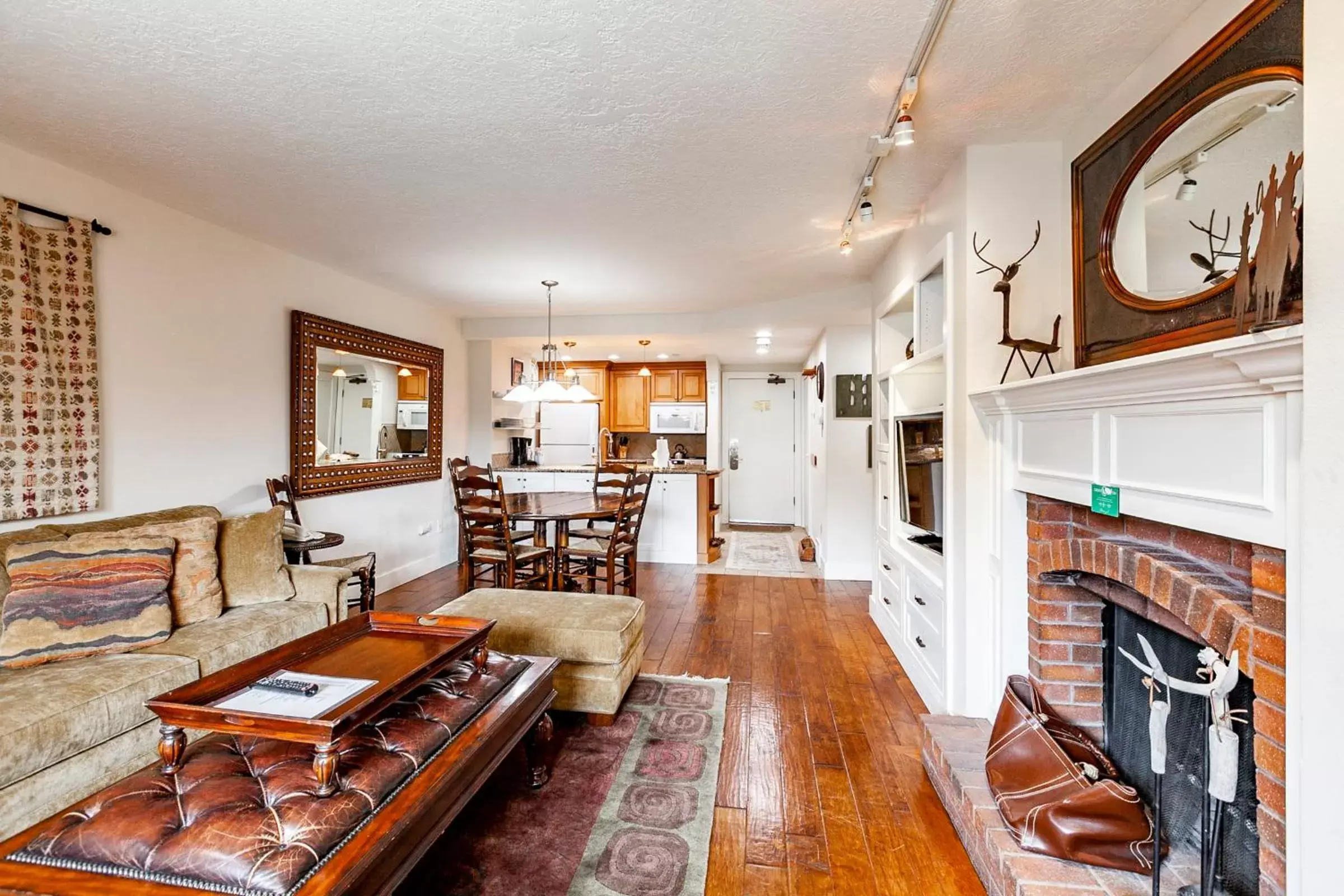 Living room, Seating Area in Shadow Ridge