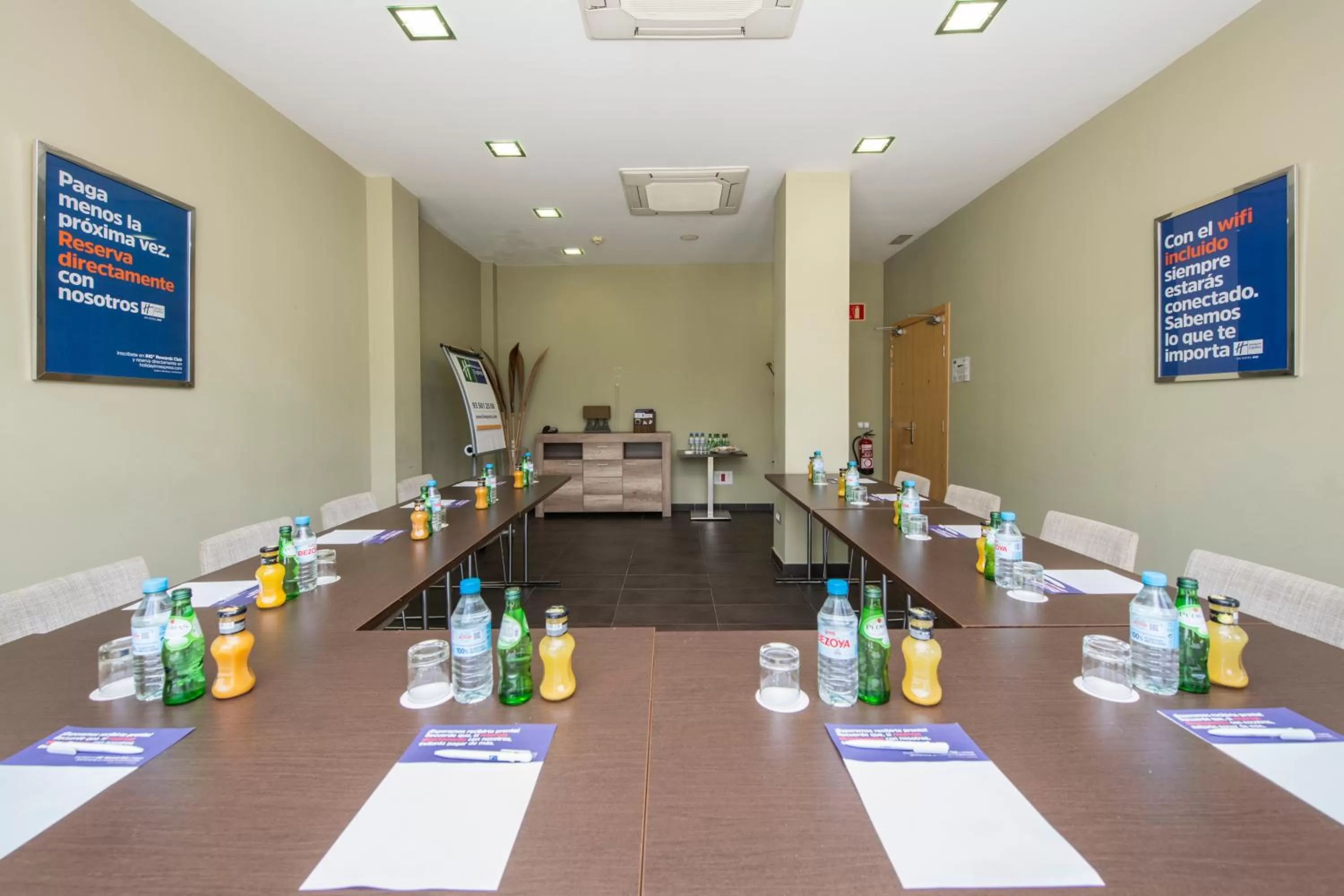 Meeting/conference room in Holiday Inn Express Sant Cugat by IHG