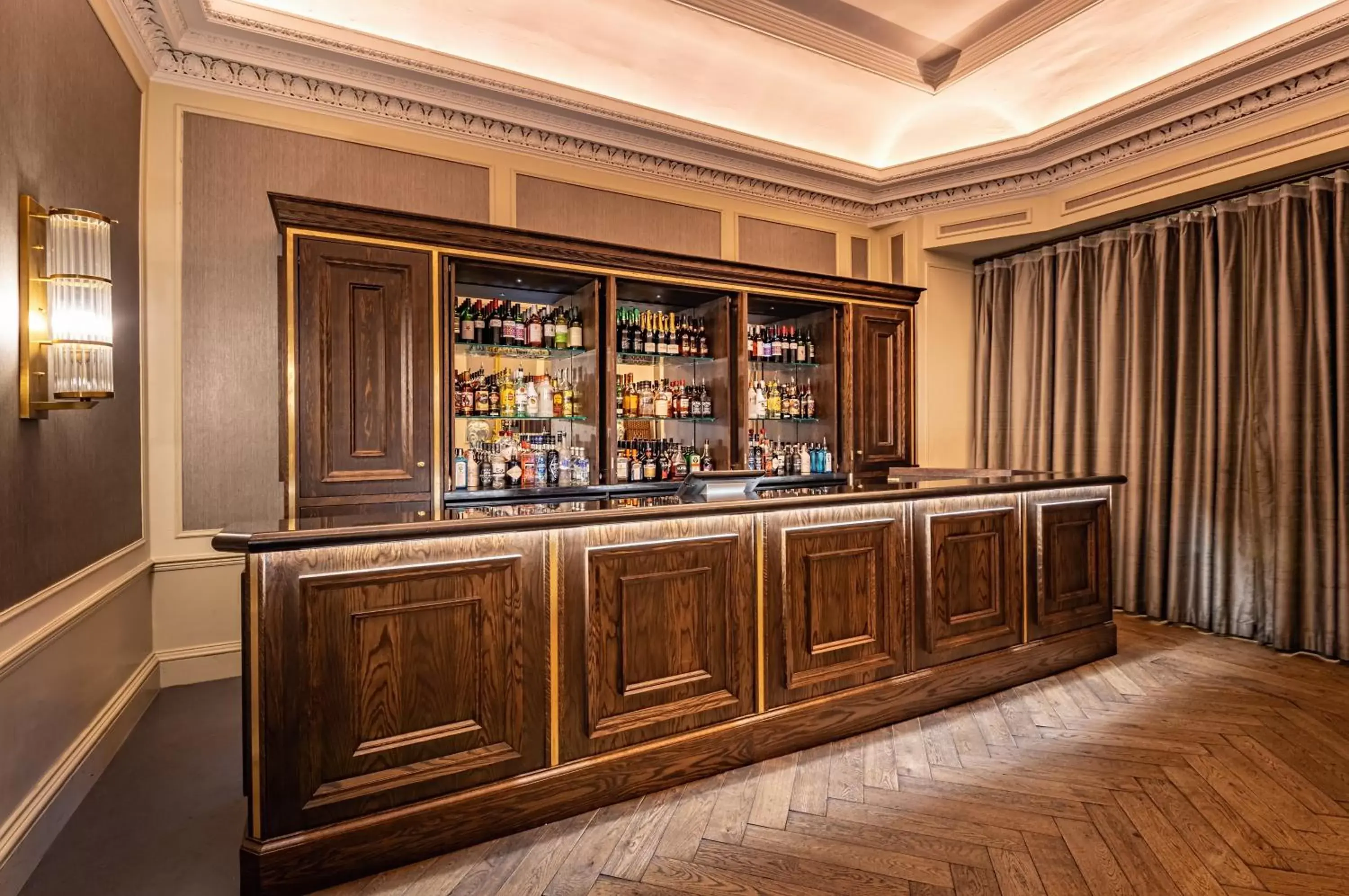 Lounge or bar in InterContinental Hotels - Edinburgh The George, an IHG Hotel