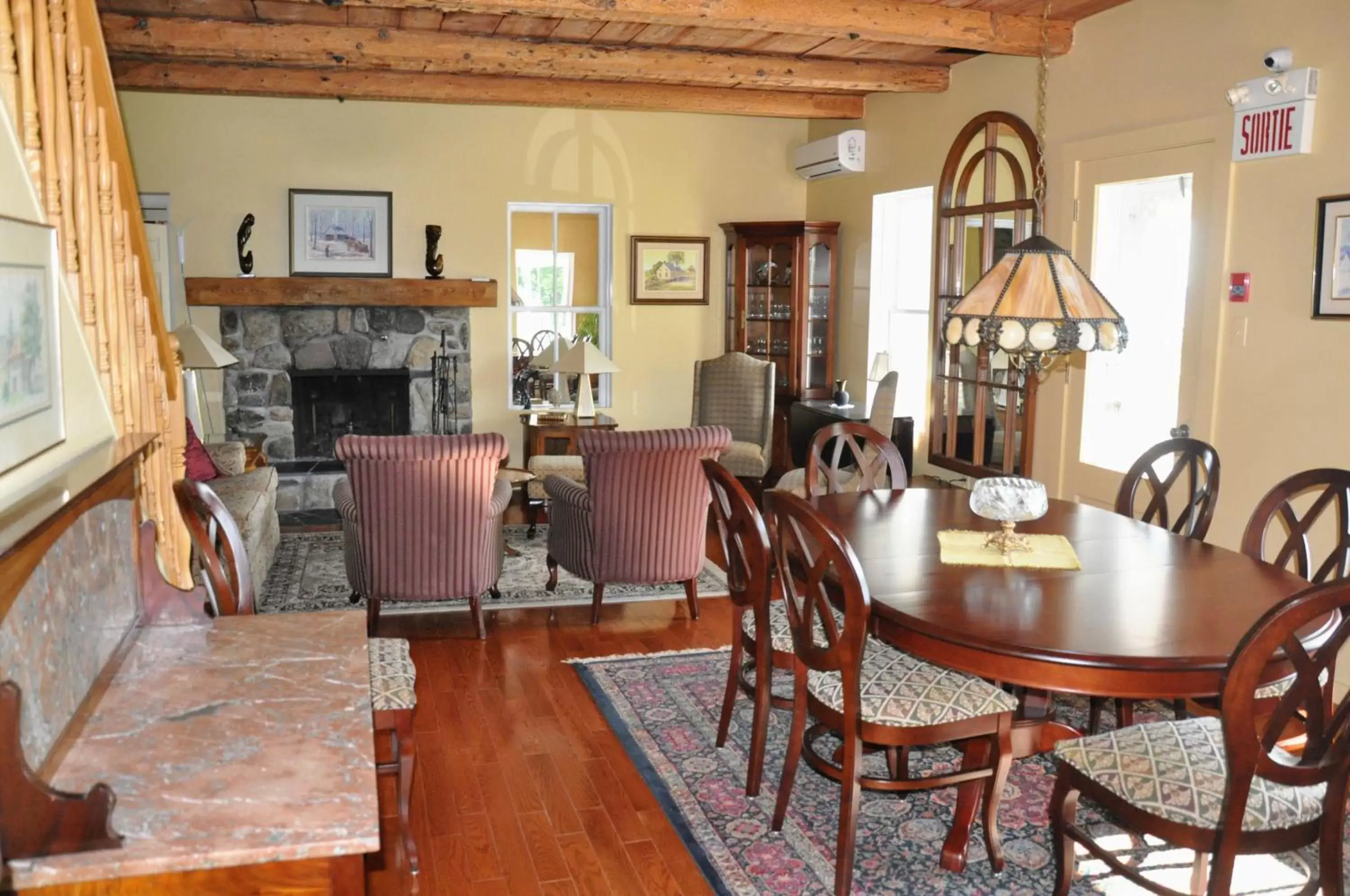 Dining area in Auberge Le Tricorne