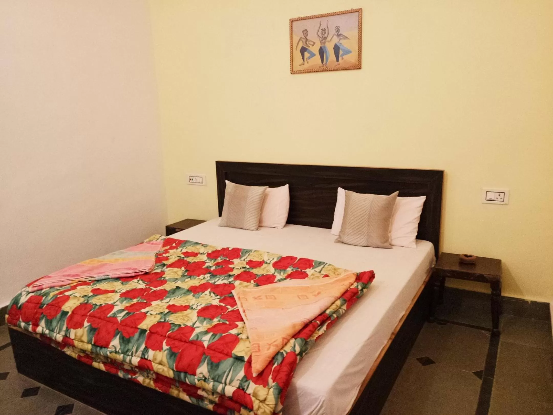 Bed in Hotel Bundi House