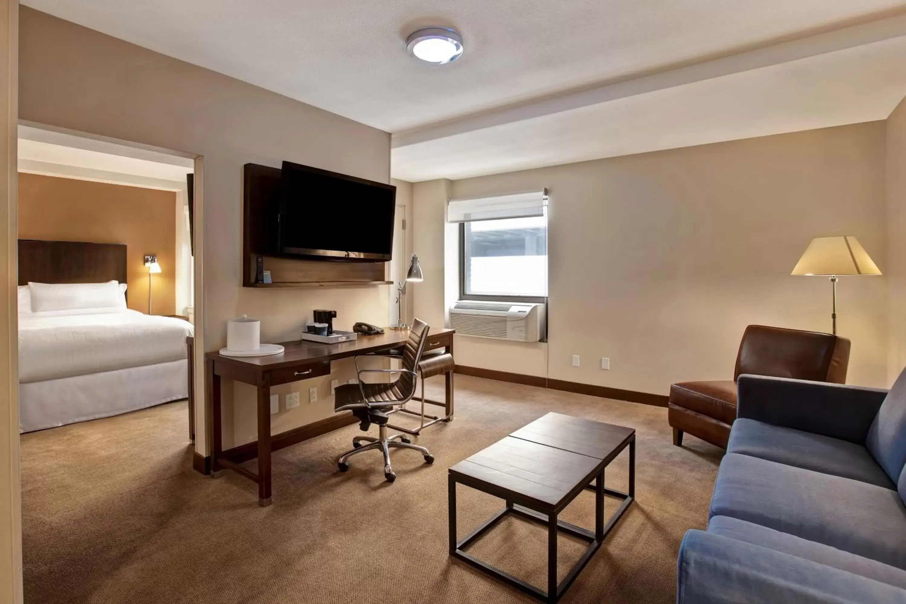 Bedroom, TV/Entertainment Center in Four Points by Sheraton Peoria