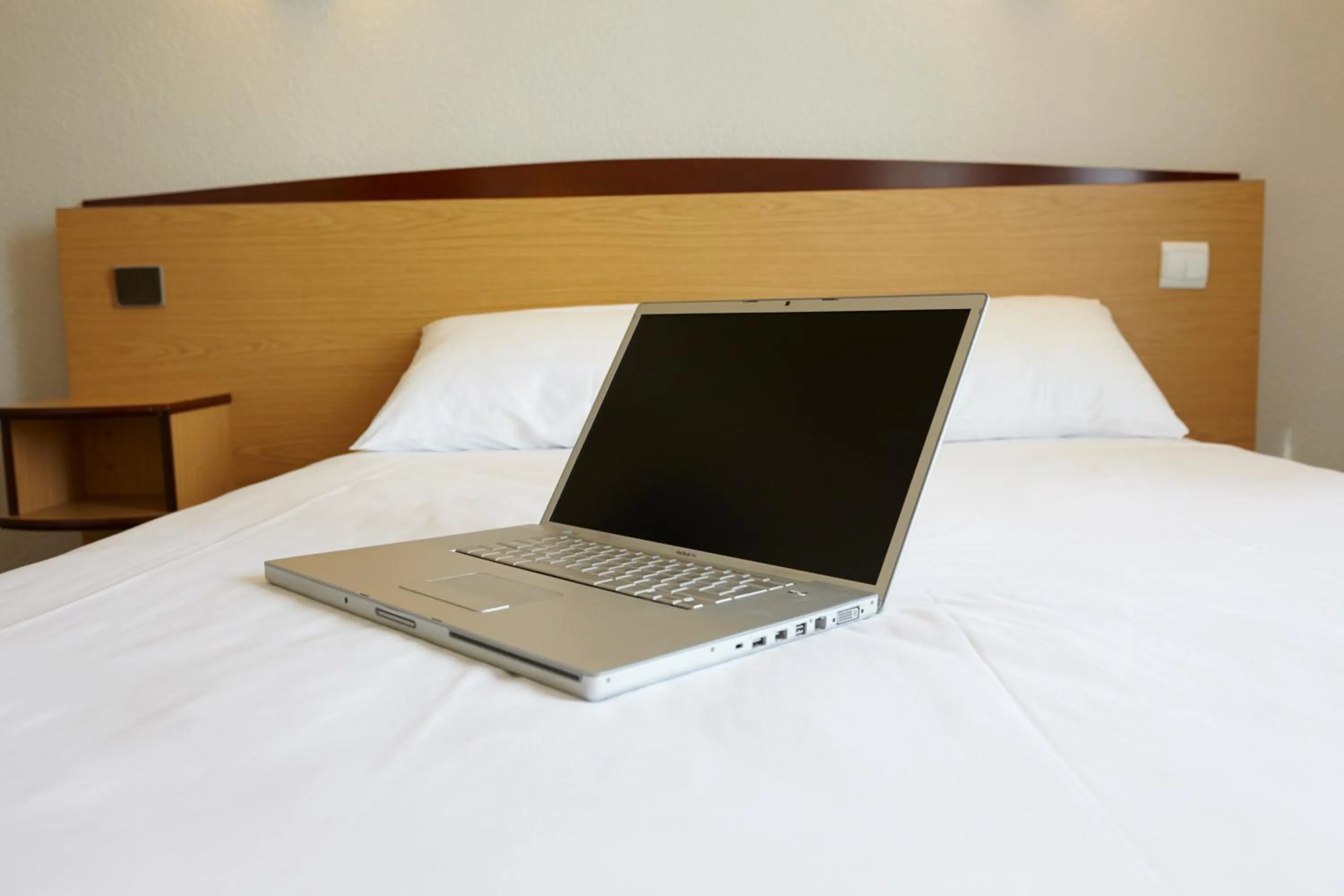 Bed in Kyriad Direct Le Bourget Gonesse