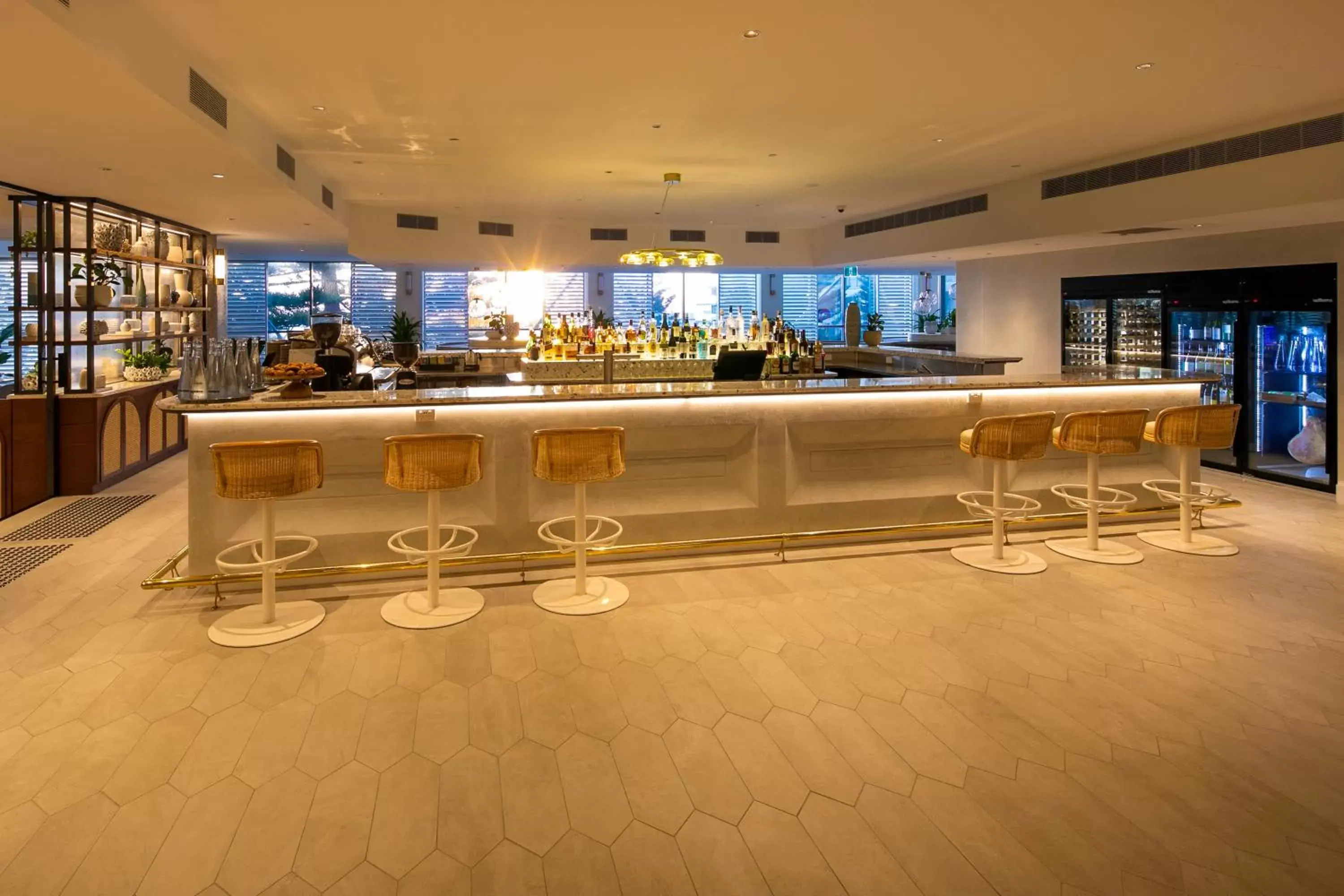 Lounge or bar, Lounge/Bar in Crowne Plaza Sydney Coogee Beach, an IHG Hotel