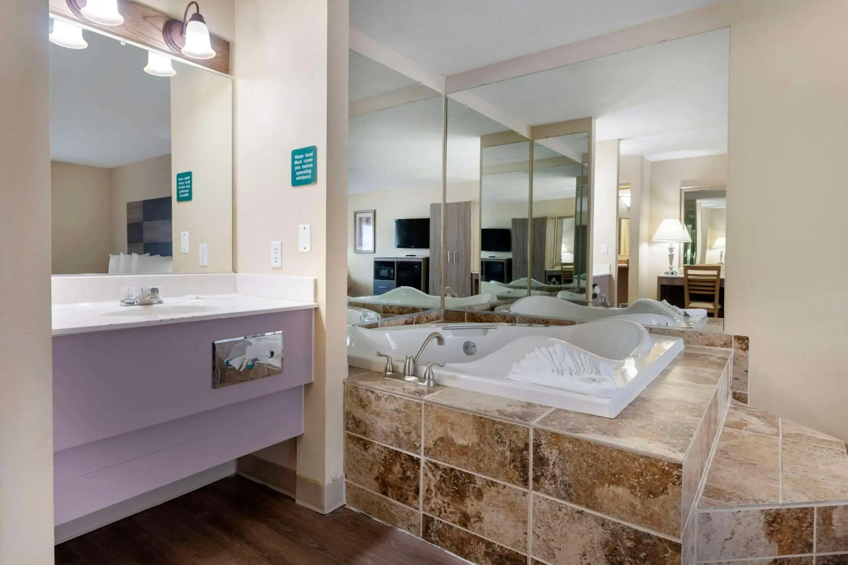 Bedroom, Bathroom in Quality Inn Bemidji