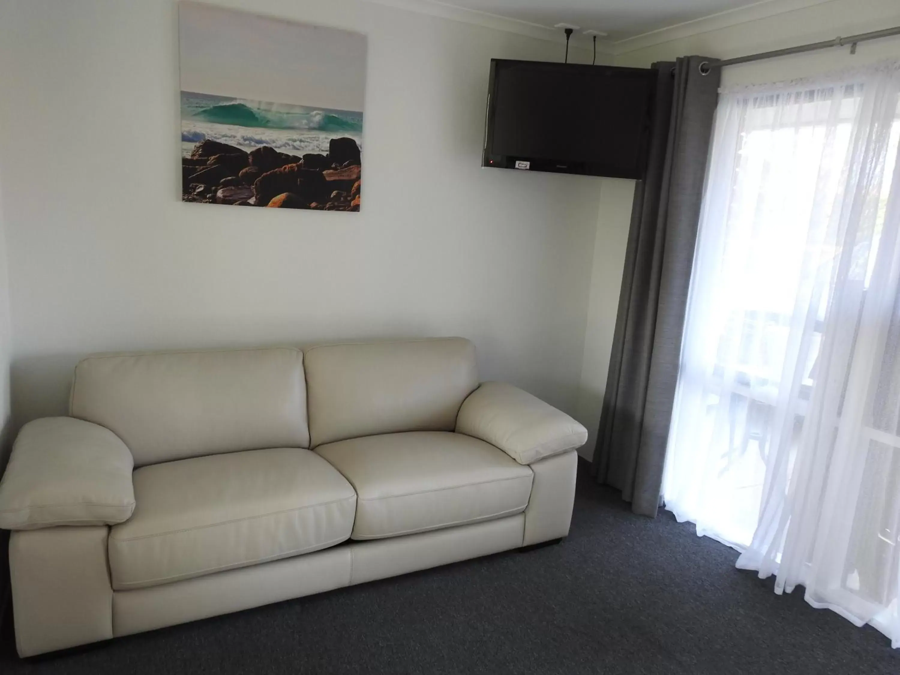 Living room, Seating Area in Frankston Motel