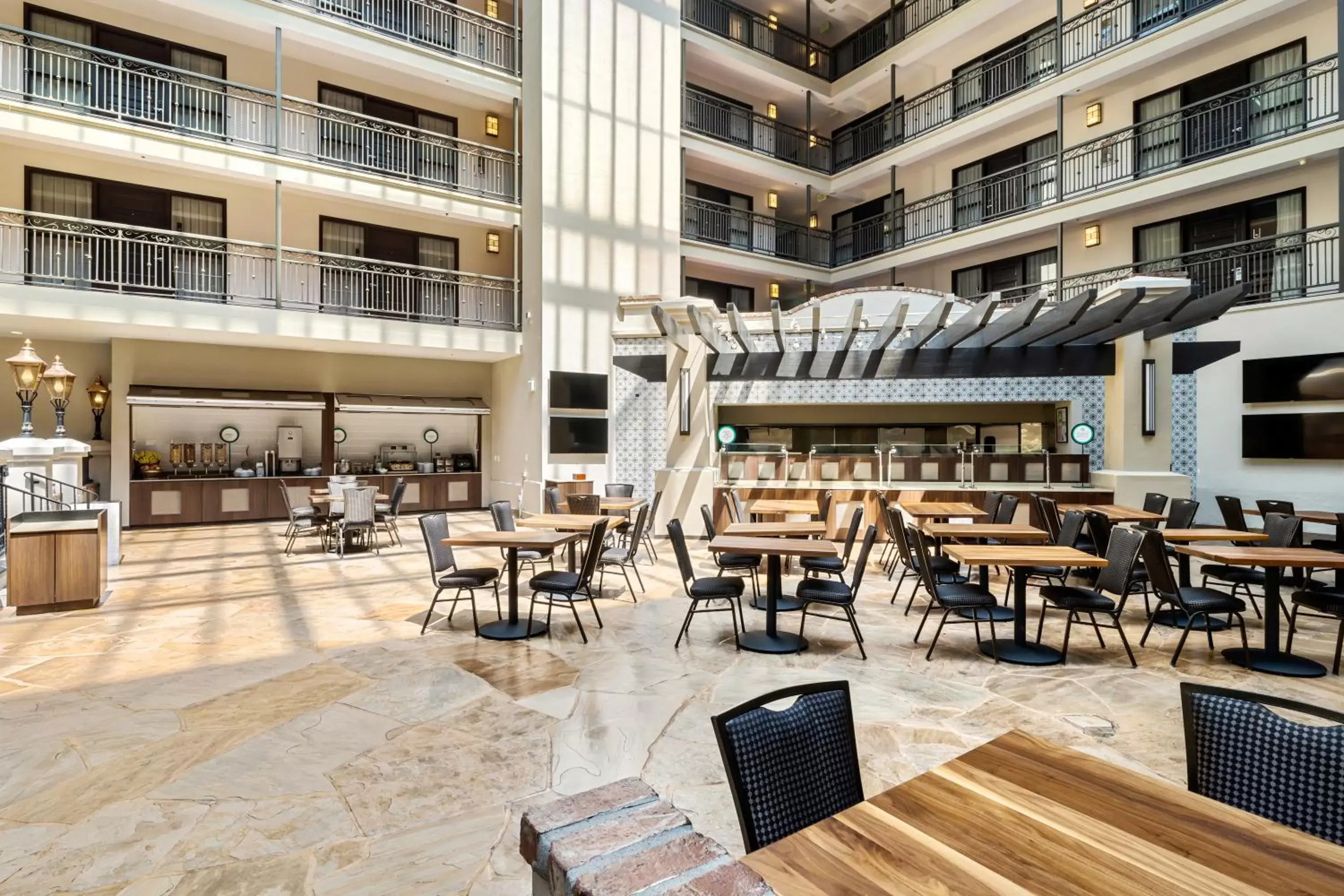 Dining area, Restaurant/Places to Eat in Embassy Suites by Hilton Los Angeles International Airport South