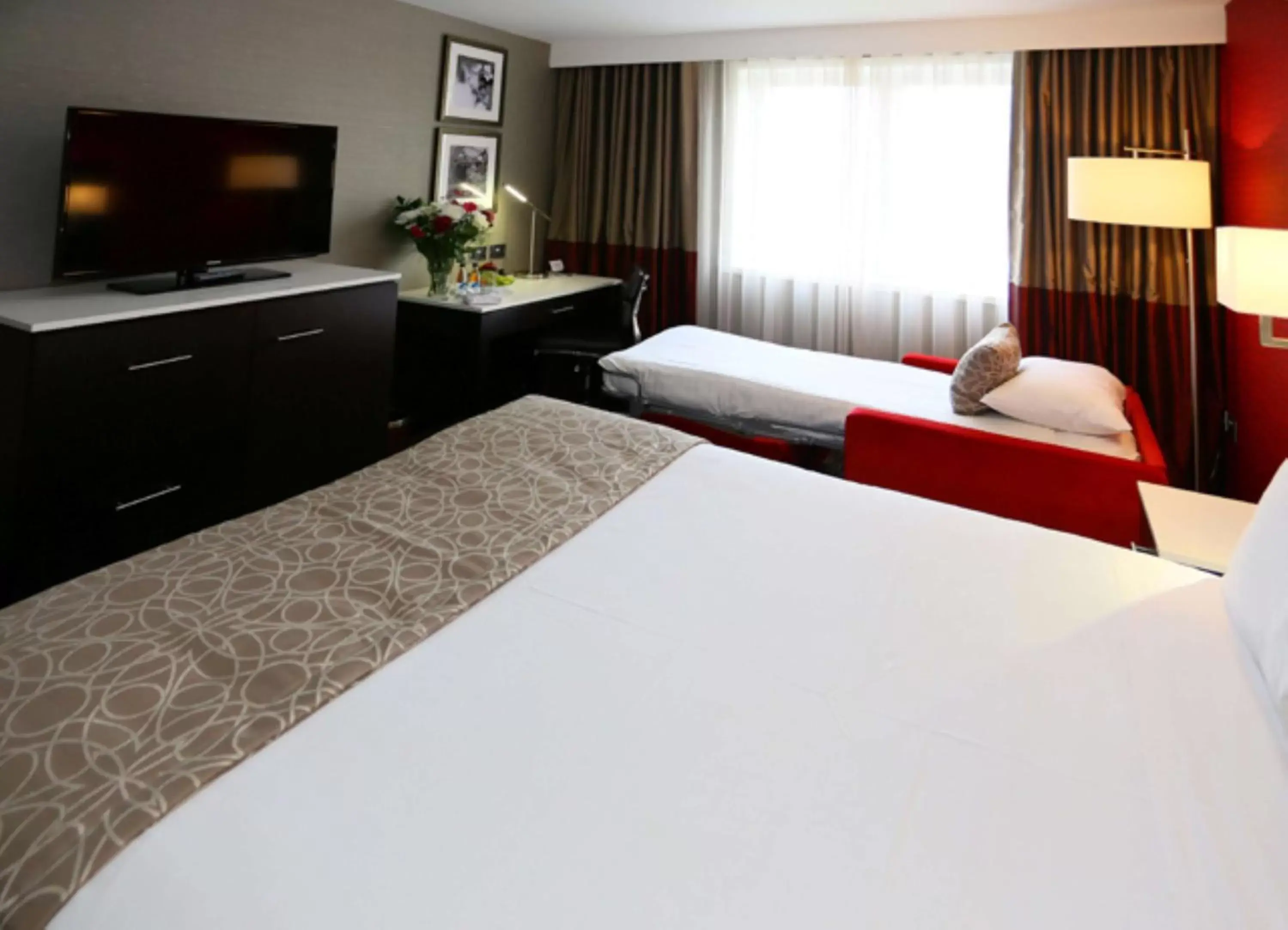 Bedroom, Bed in DoubleTree by Hilton Hotel Nottingham - Gateway