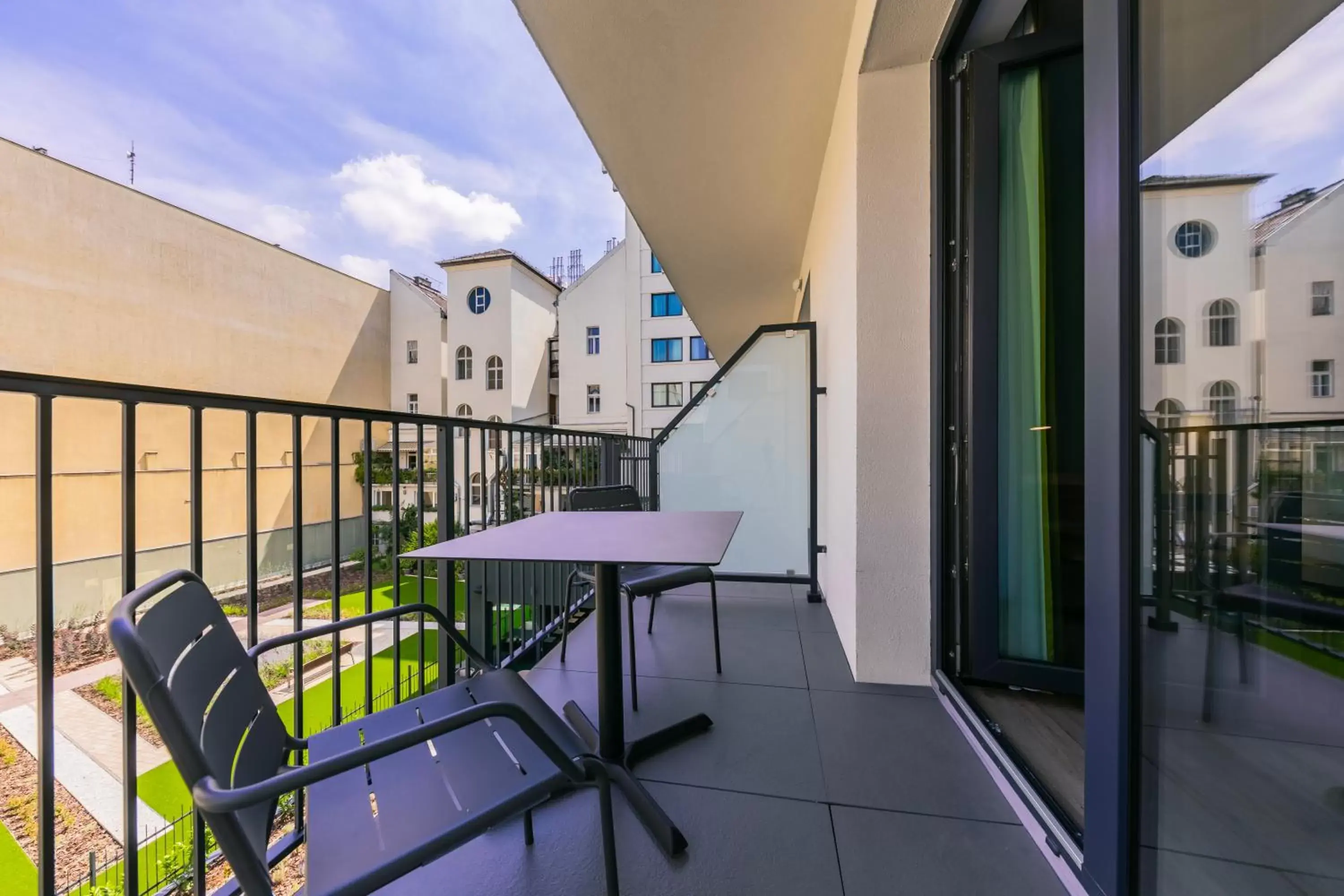 Inner courtyard view, Balcony/Terrace in Barceló Budapest