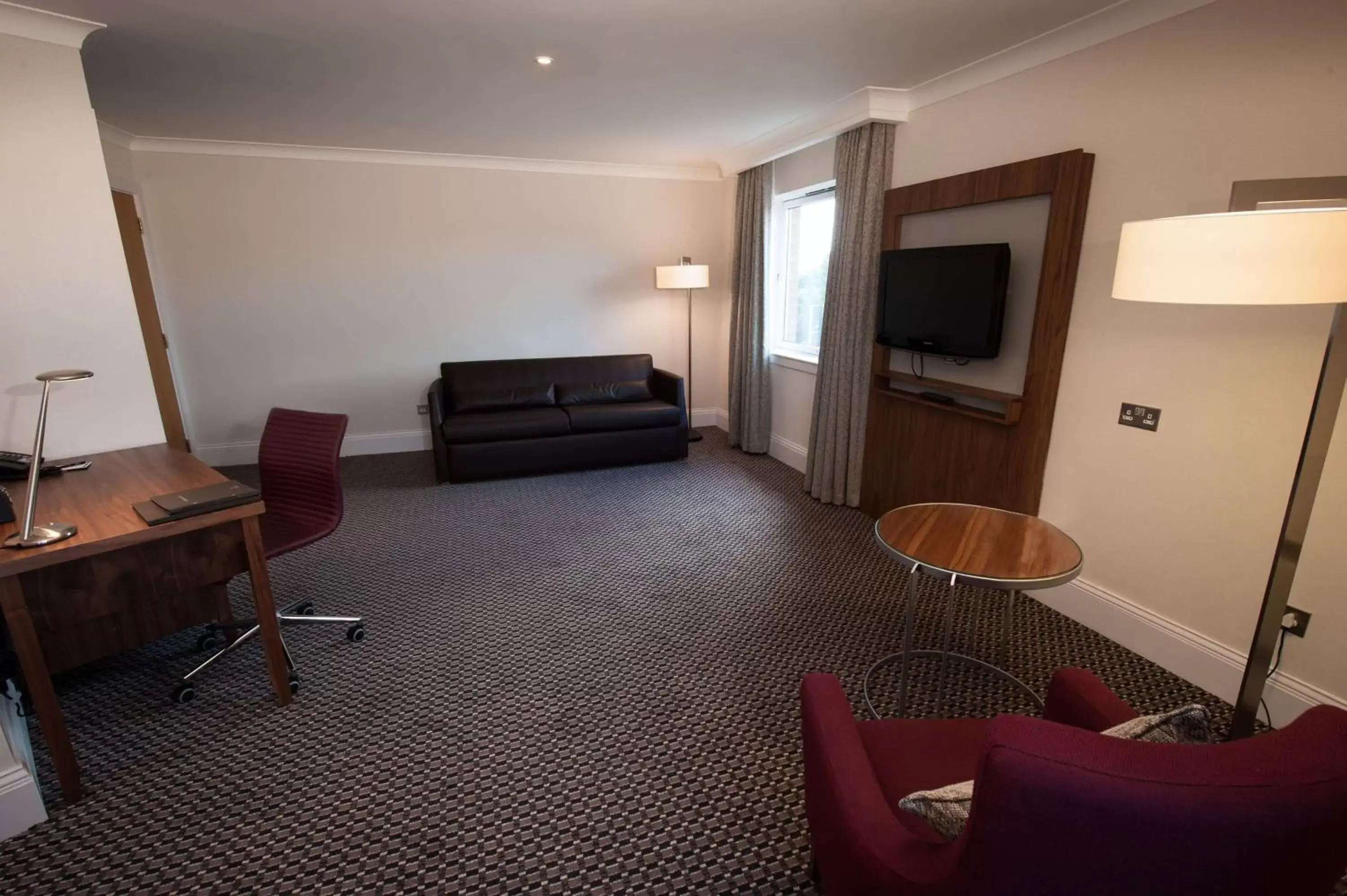 Bedroom, Seating Area in Doubletree By Hilton Glasgow Strathclyde