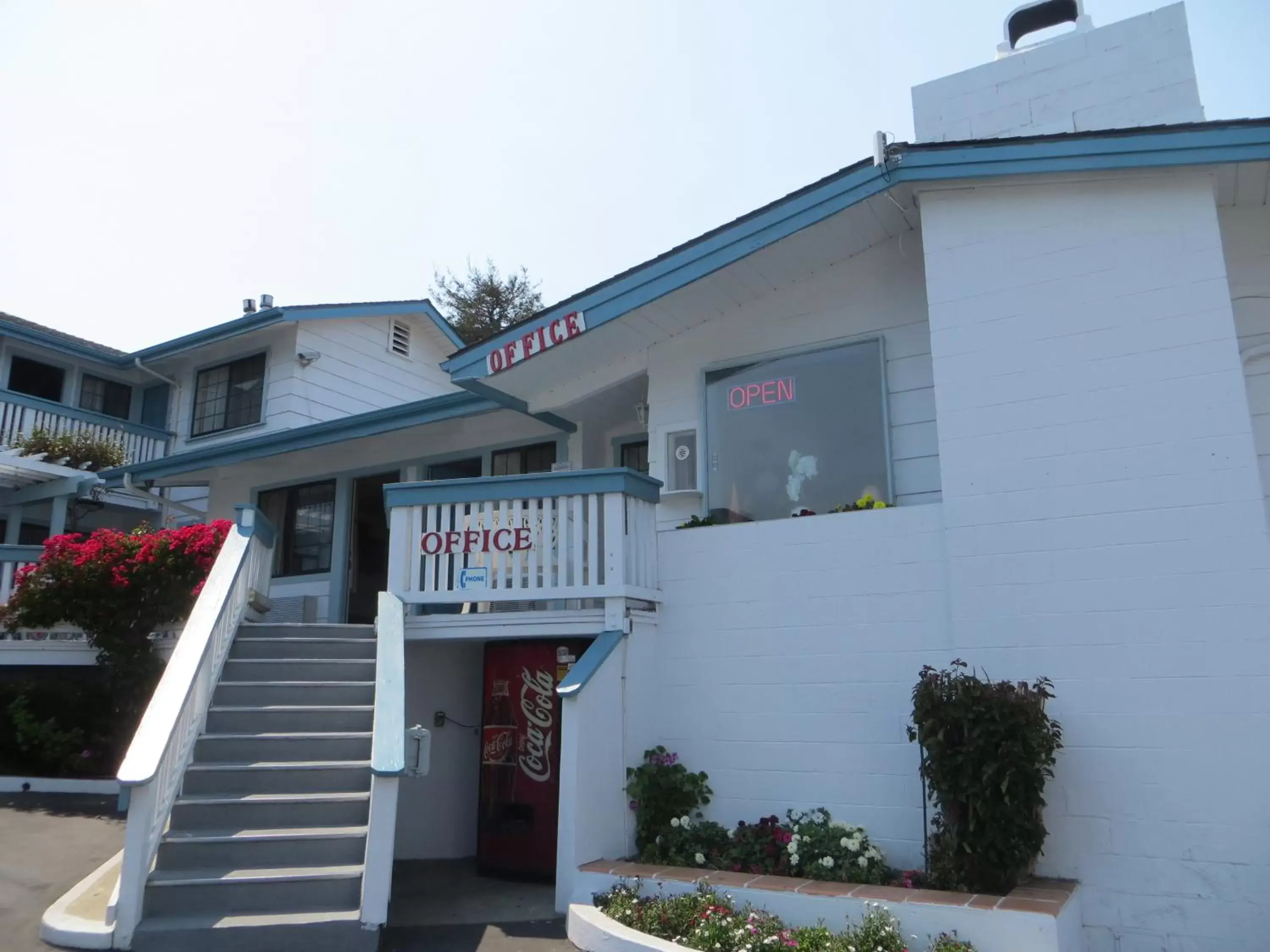 Facade/entrance in Arbor Inn Monterey Facade/entrance in Arbor Inn Monterey