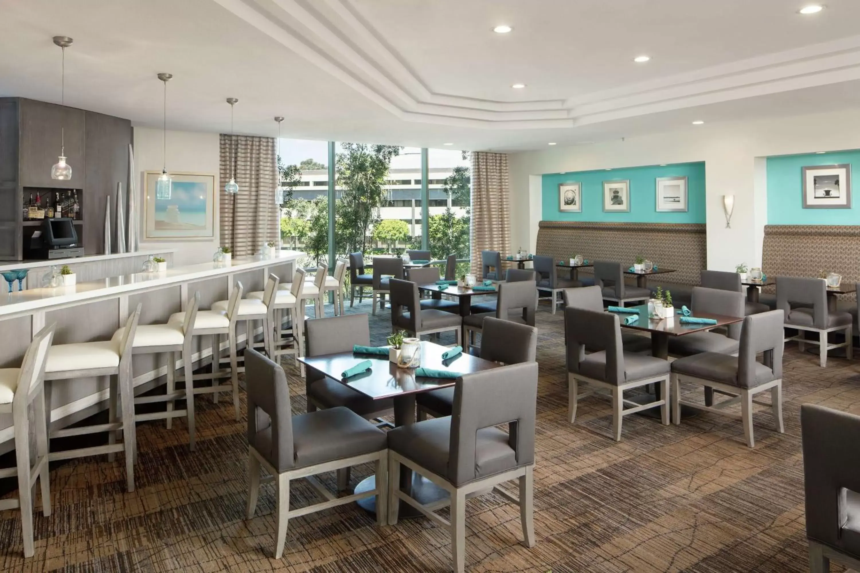 Breakfast, Restaurant/Places to Eat in DoubleTree By Hilton San Diego Hotel Circle