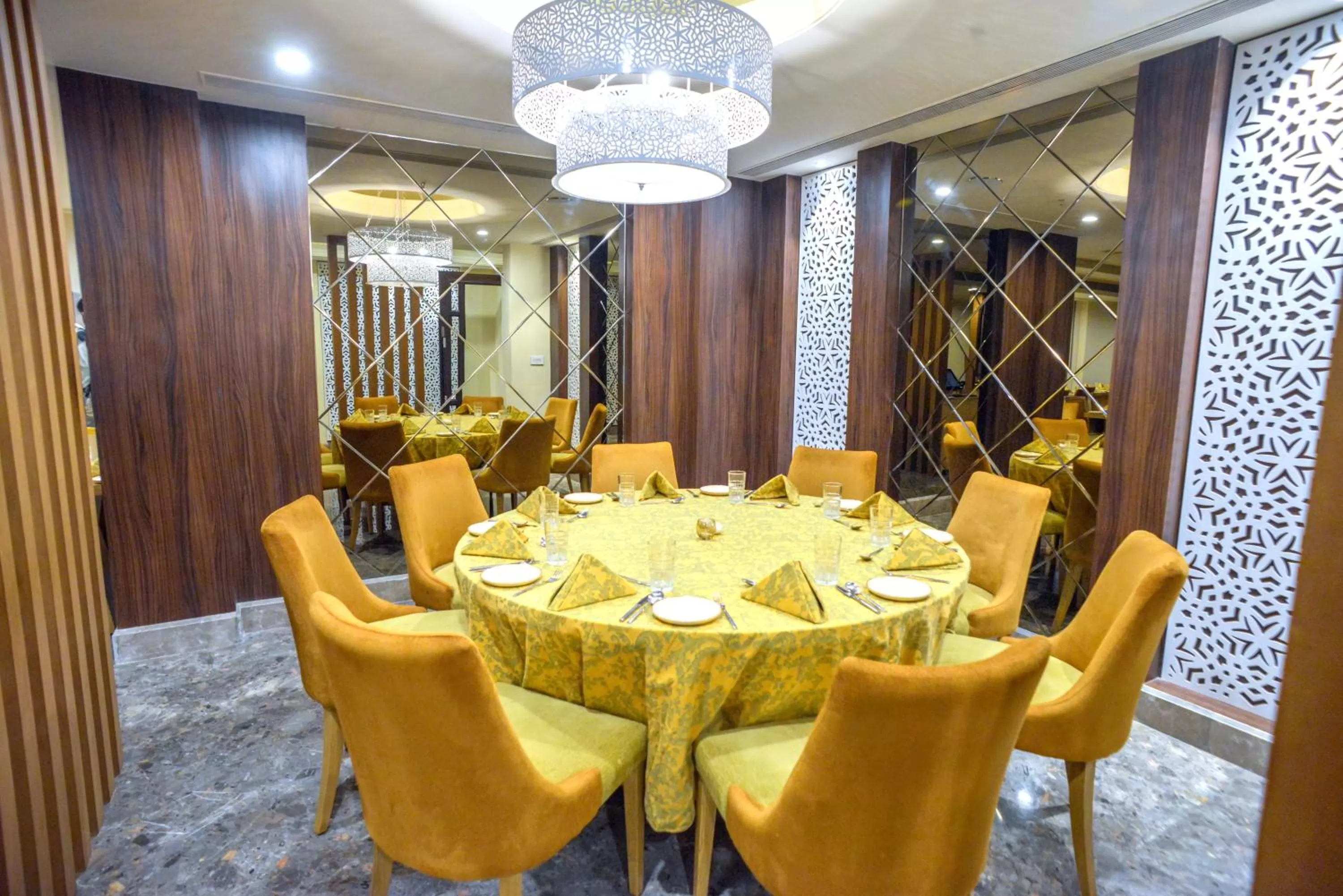 Restaurant/places to eat in Efcee Sarovar Premiere Bhavnagar