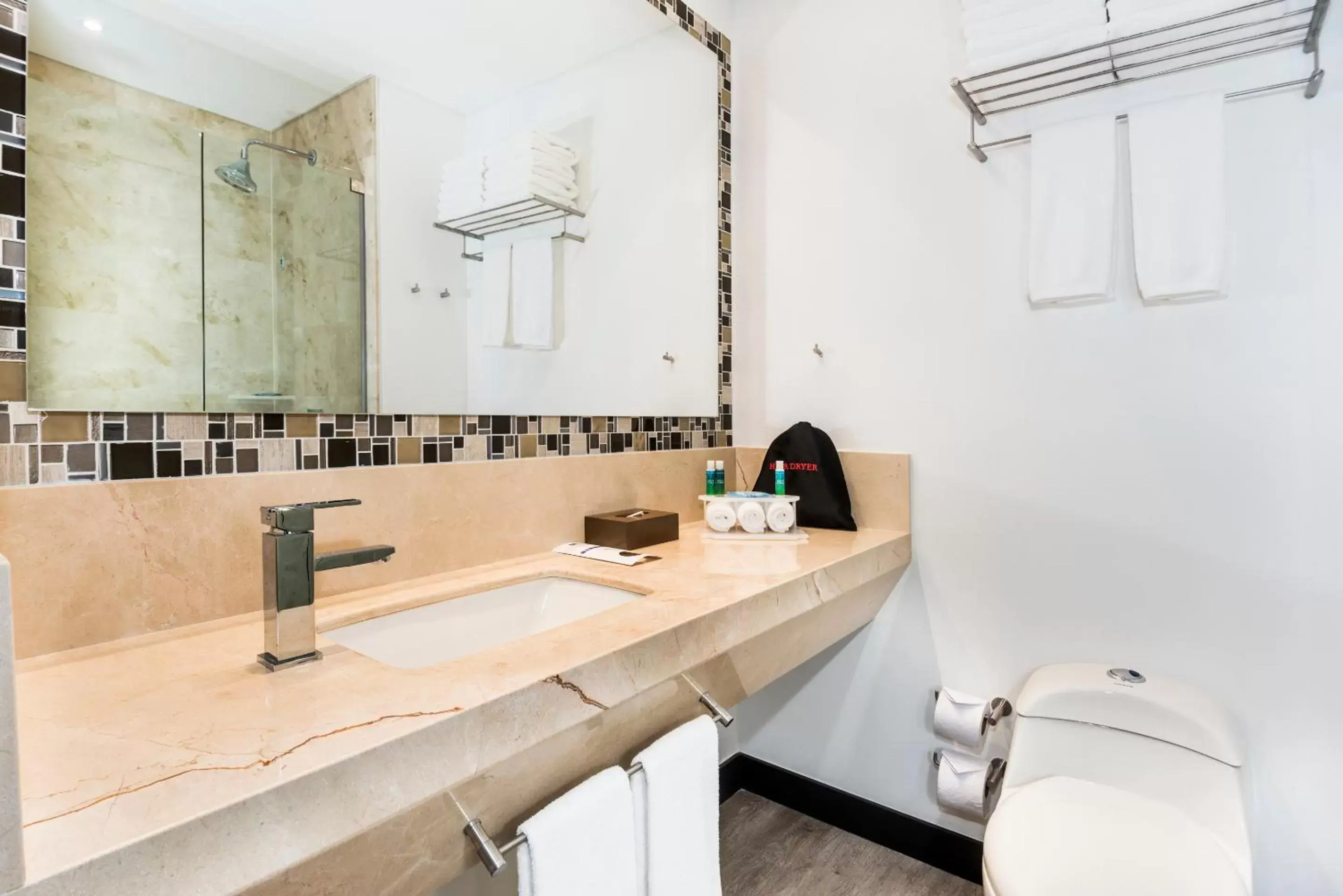Bathroom in Holiday Inn Express - Barranquilla Buenavista, an IHG Hotel