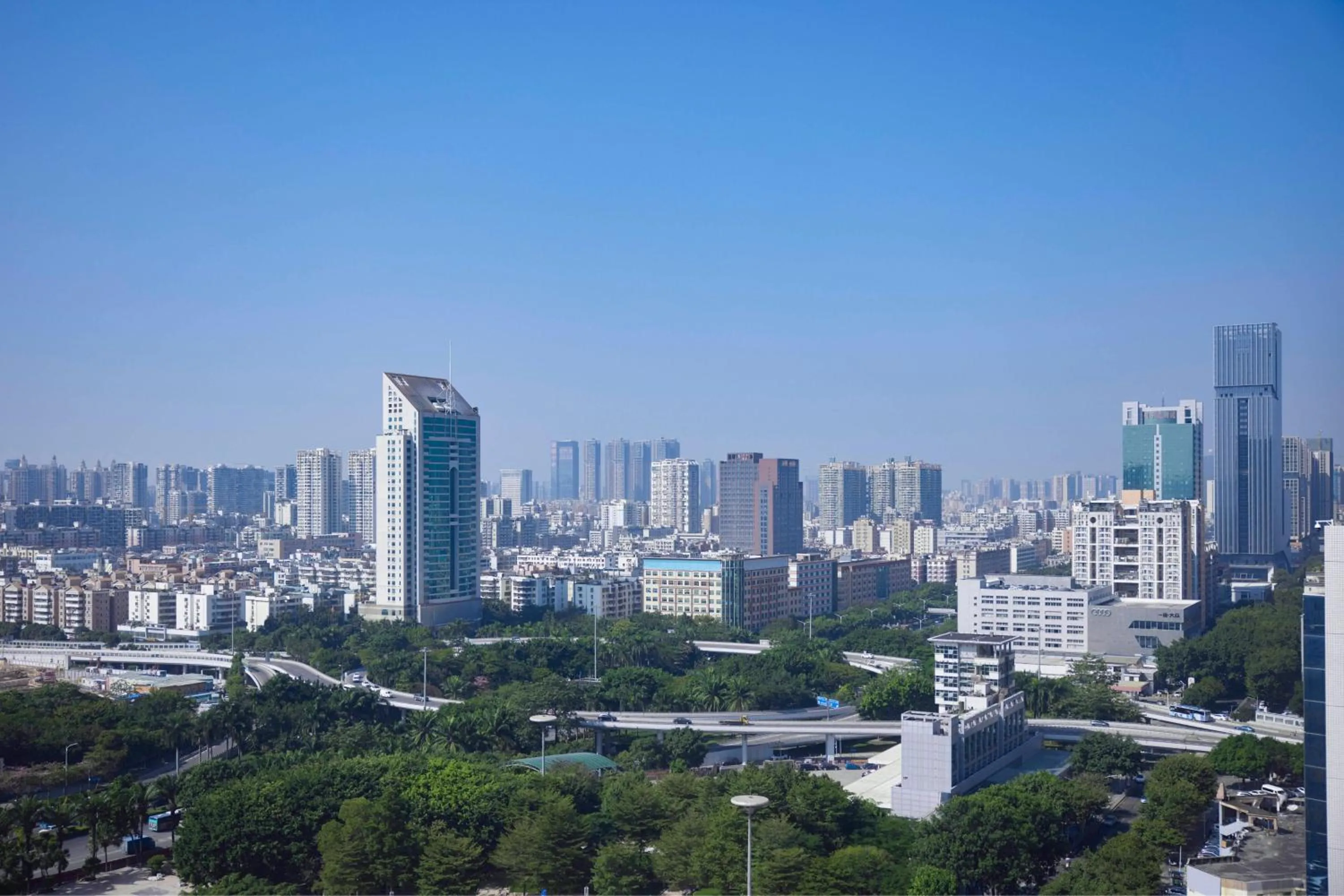 Photo of the whole room in Four Points by Sheraton Shenzhen Bao'an