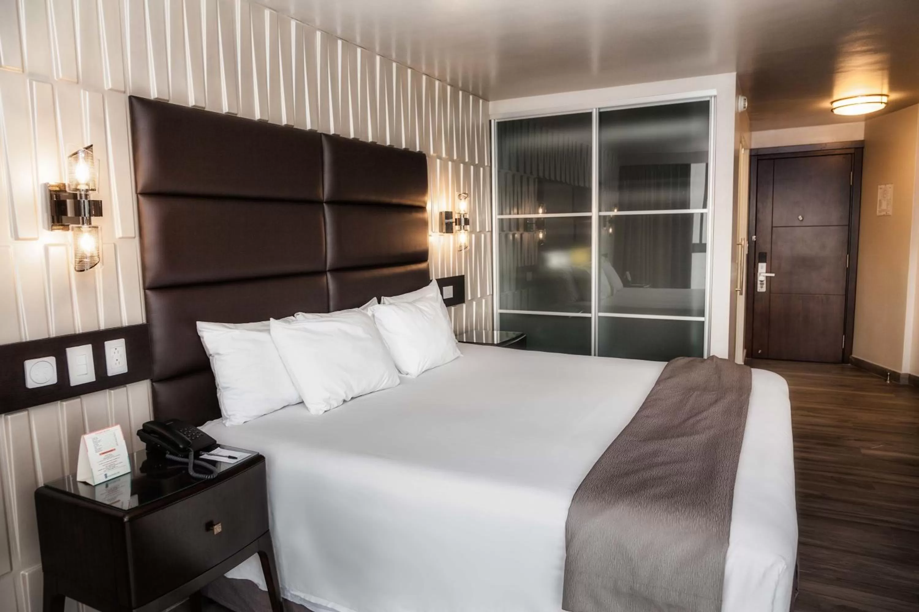 Bed in Plaza Paitilla Inn