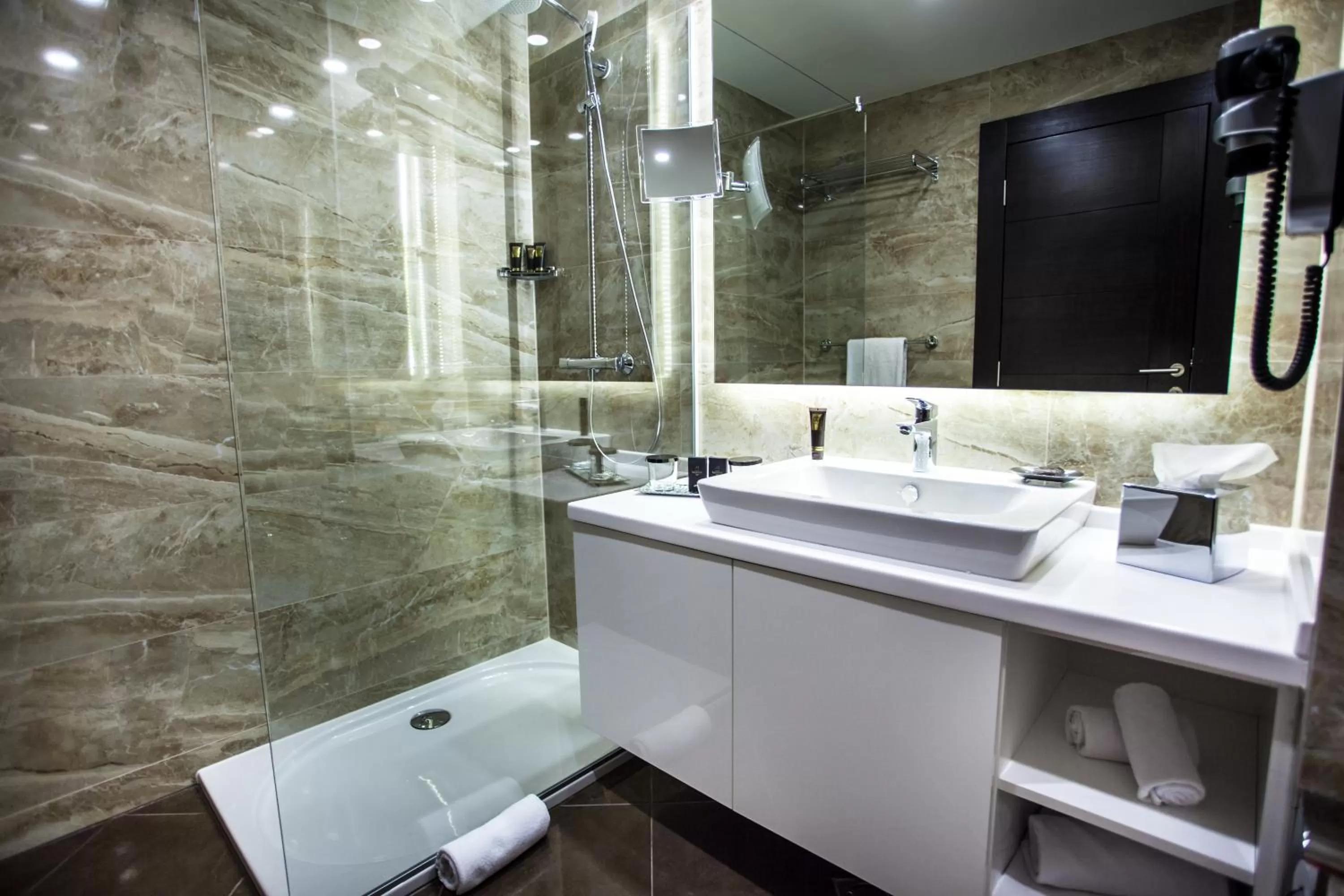 Toilet in Malak Regency Hotel