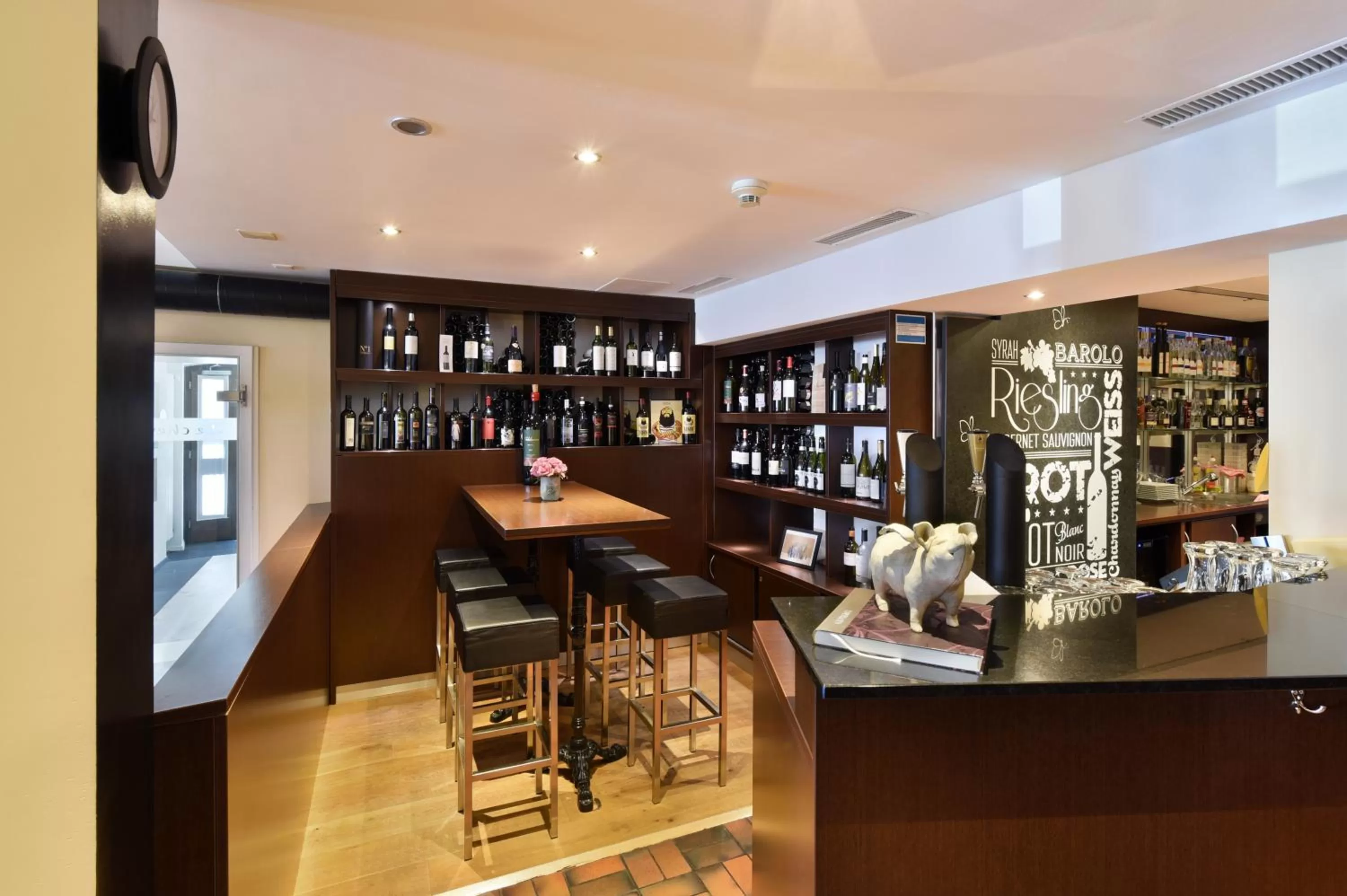 Restaurant/places to eat, Lounge/Bar in Apart Hotel Amadeo