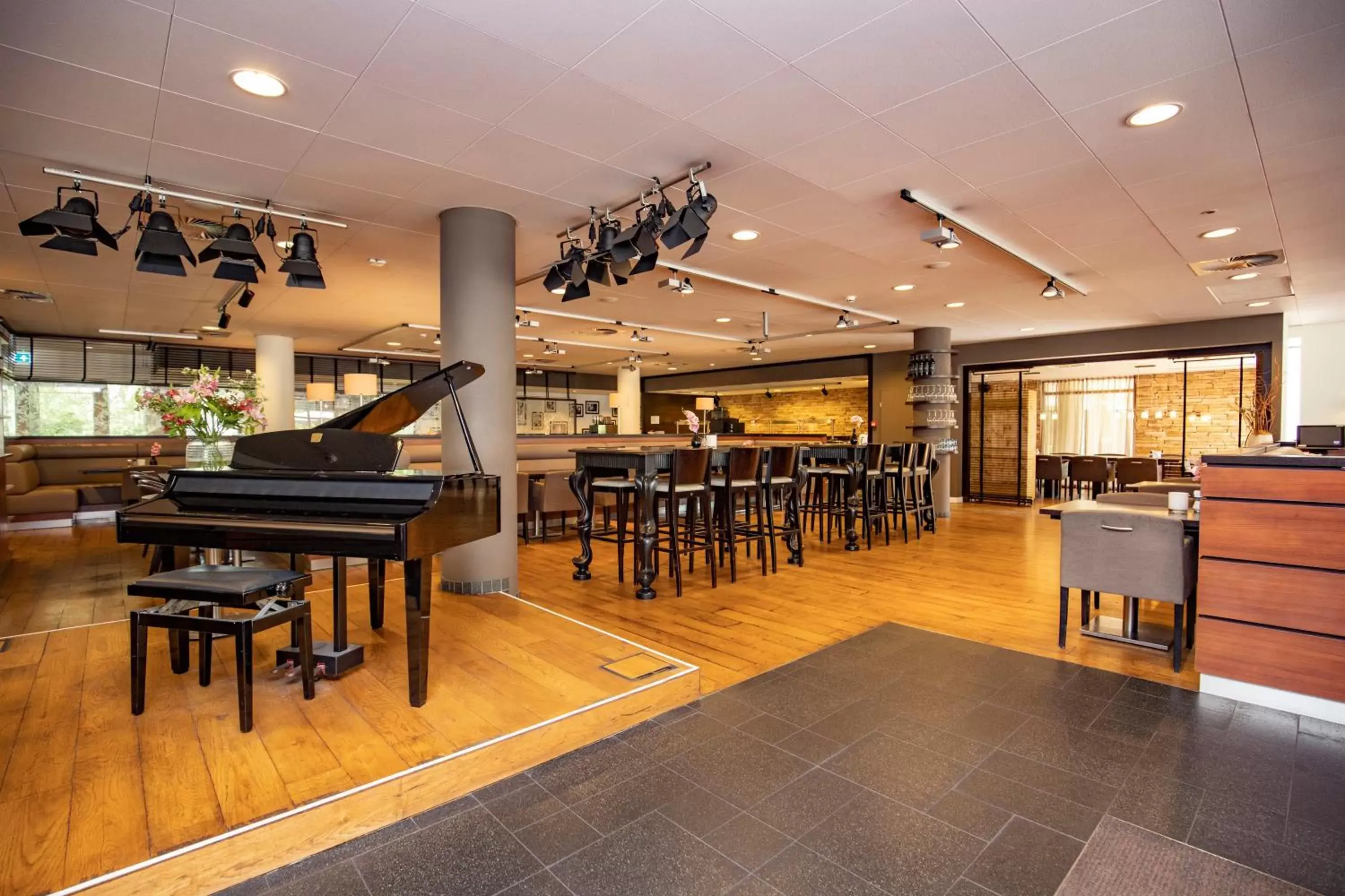Lounge or bar in Fletcher Hotel Restaurant Amersfoort Lounge or bar in Fletcher Hotel Restaurant Amersfoort