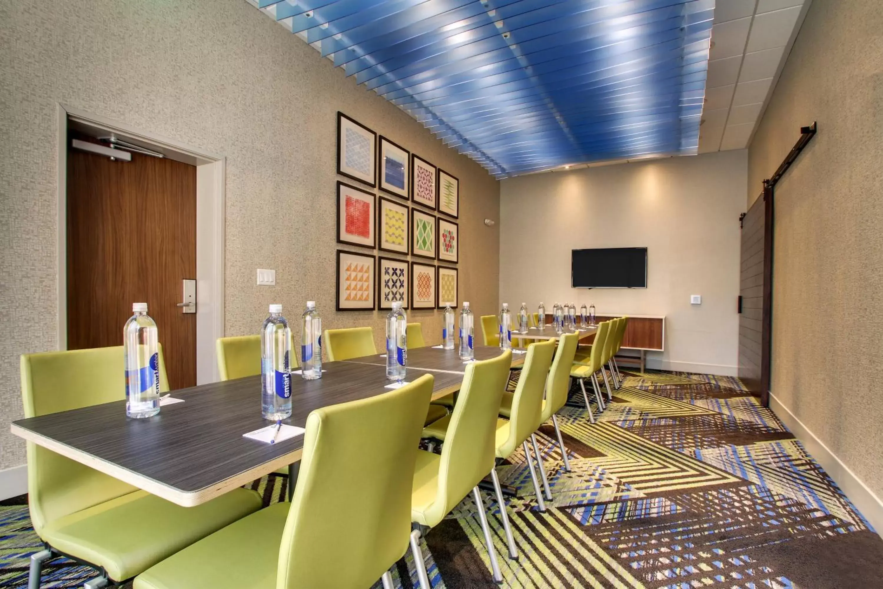 Meeting/conference room in Holiday Inn Express & Suites Charleston NE Mt Pleasant US17, an IHG Hotel
