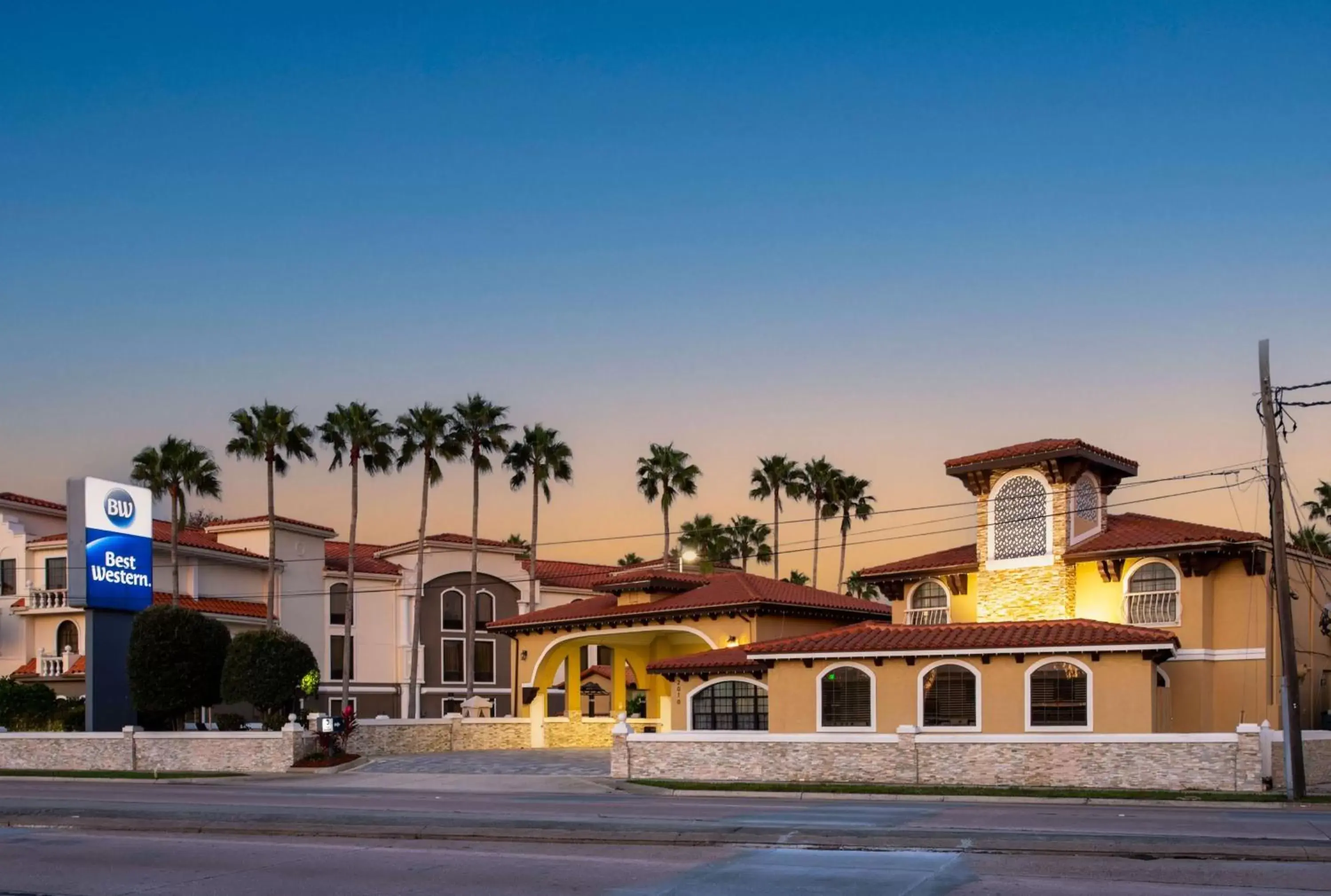 Property Building in Best Western Historical Inn