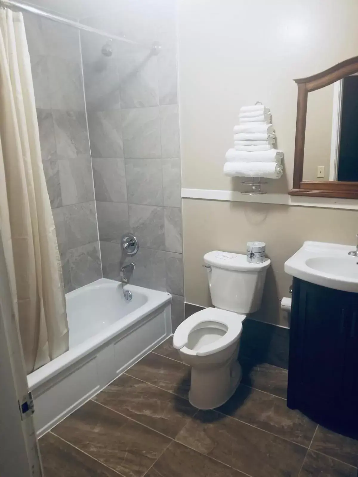 Bathroom in Apple Tree Inn