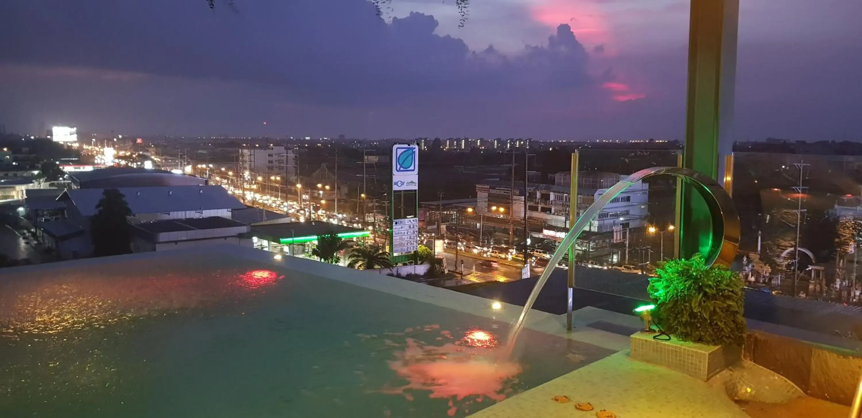 Restaurant/places to eat, Pool View in BlueTel Re'sidencE Bangkok IMPACT- 1 Time Drop-Off Service to IMPACT