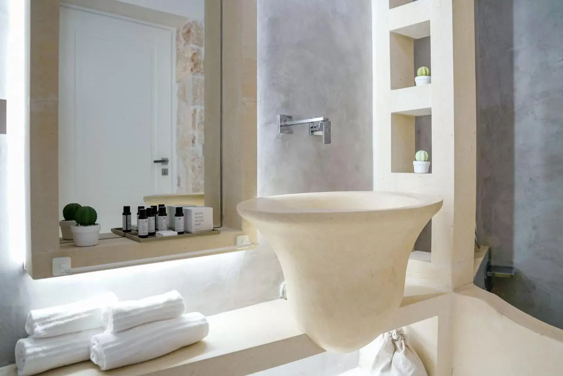 Bathroom in Vico Bianco Raro Villas Smart Rooms Collection