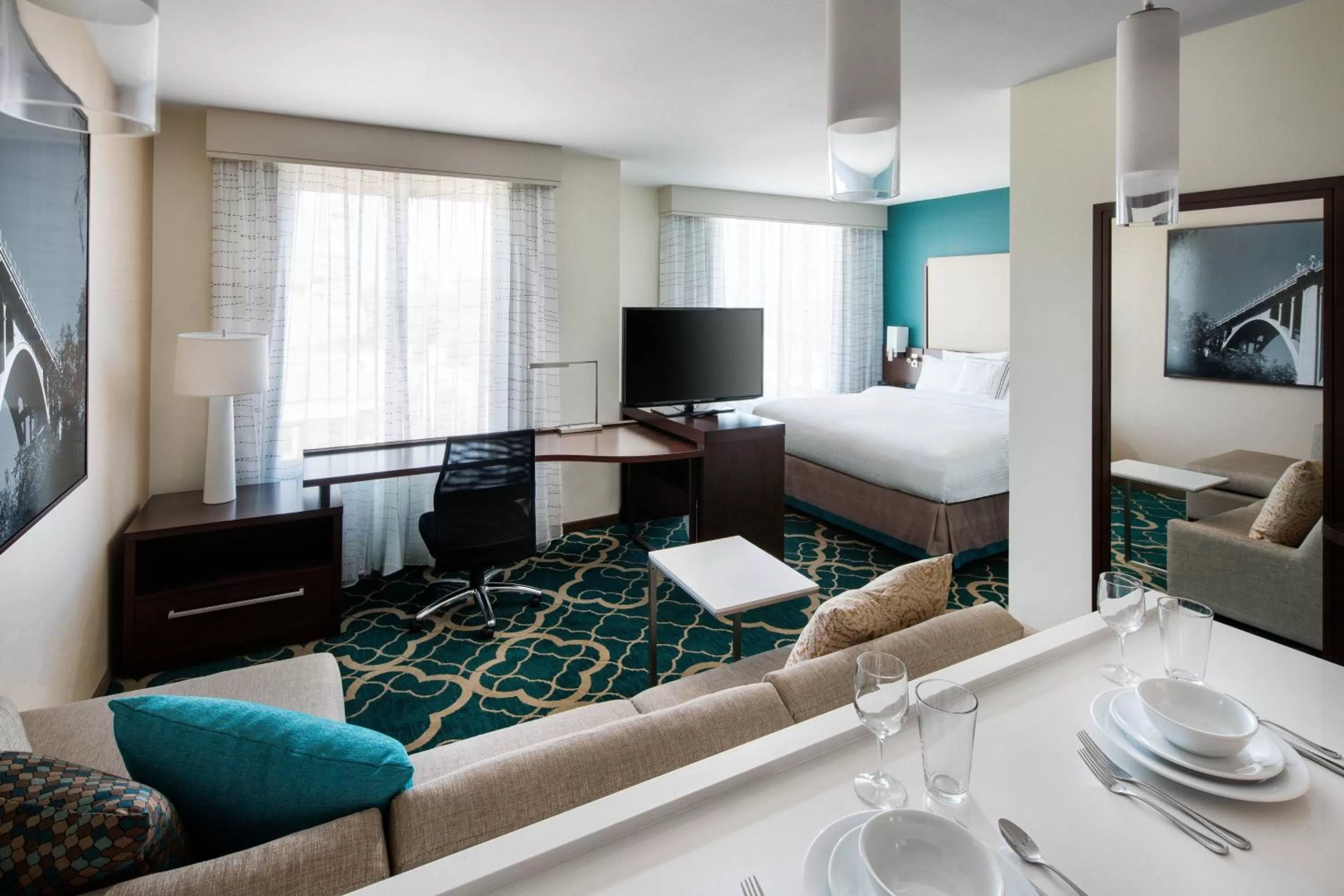 King Studio with Sofa Bed and Roll-in Shower - Mobility Accessible in Residence Inn by Marriott Los Angeles Pasadena/Old Town