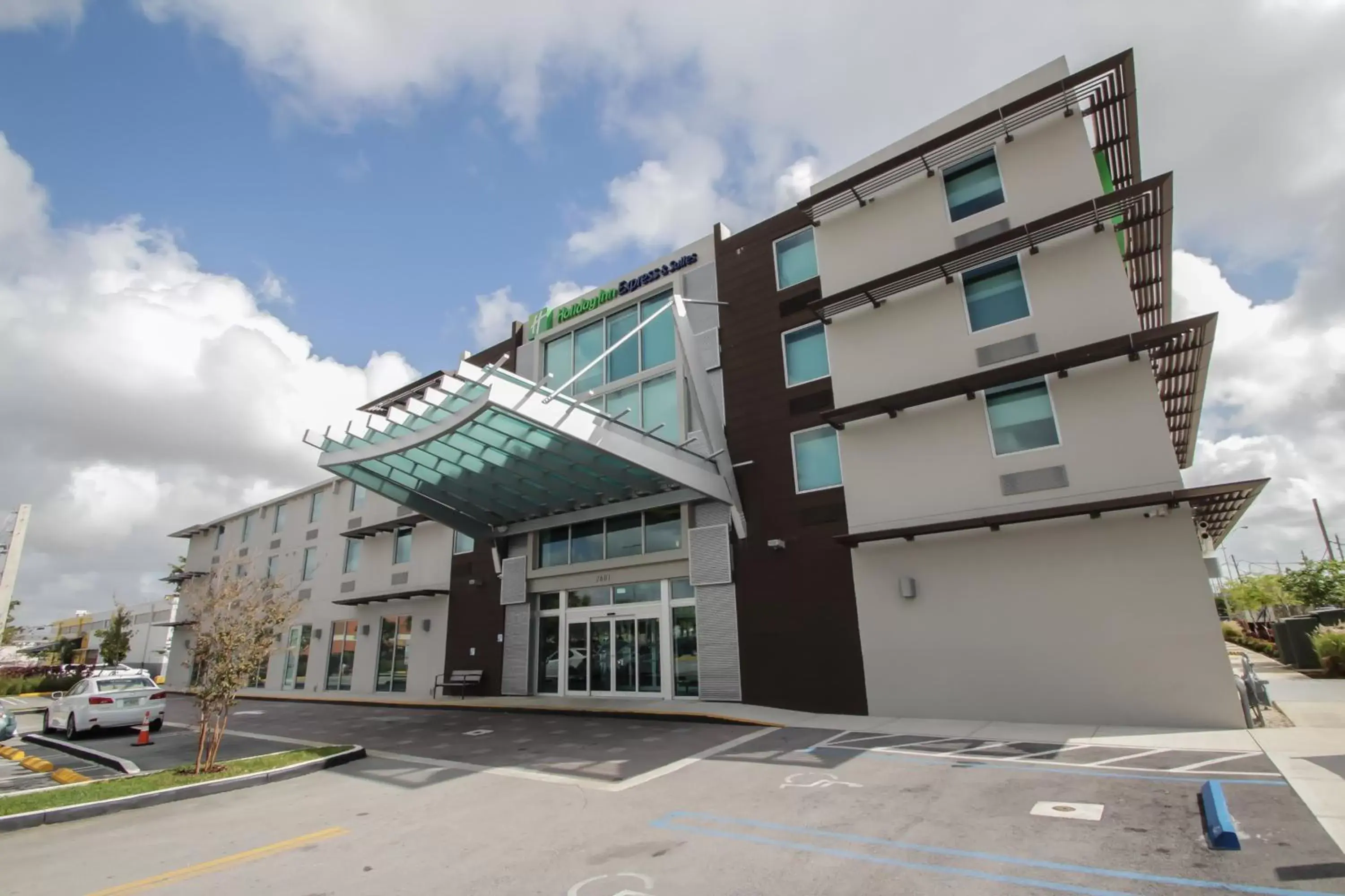 Property Building in Holiday Inn Express & Suites Miami Airport East, an IHG Hotel