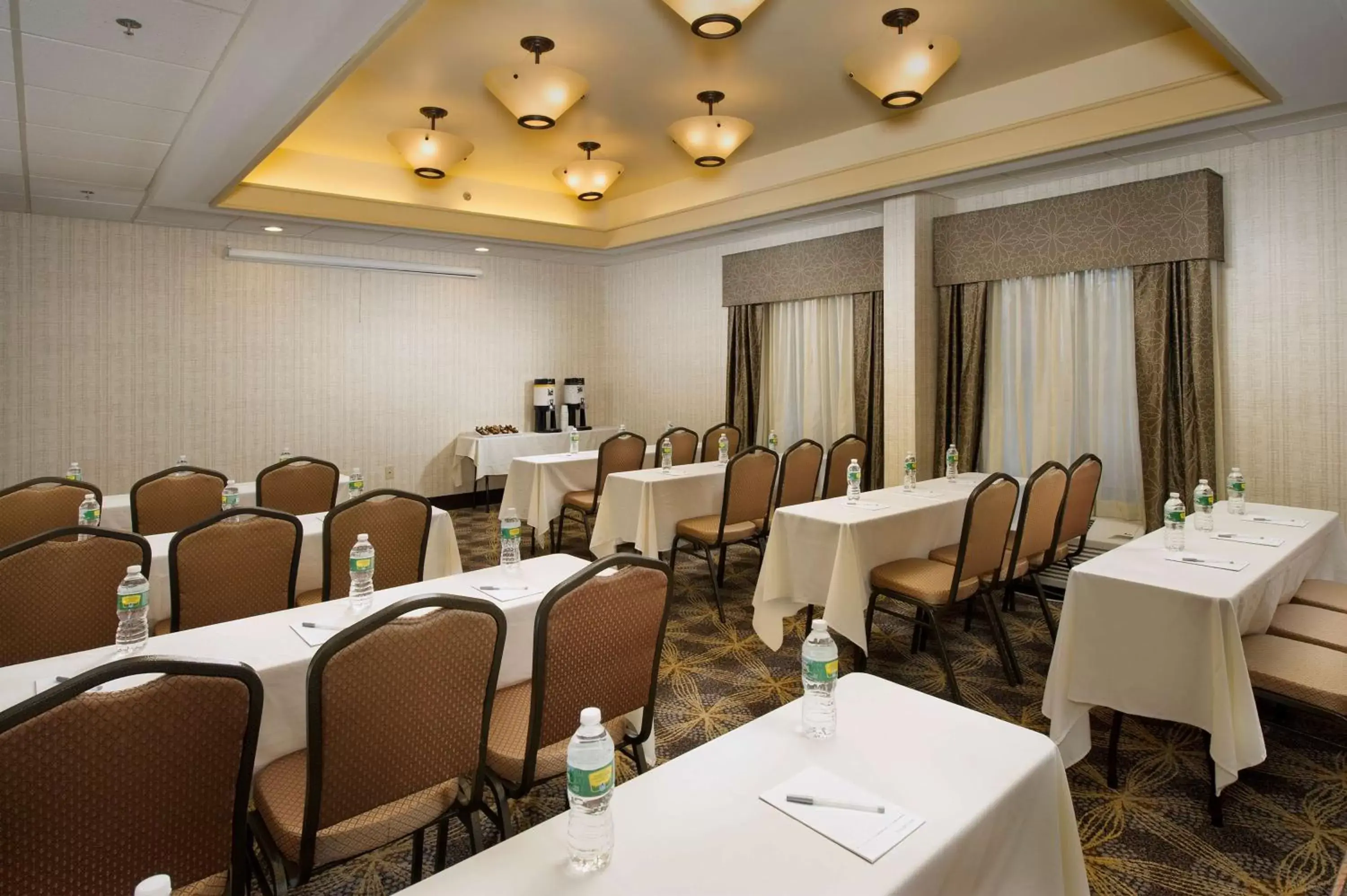 Meeting/conference room in Hampton Inn Rochester Greece