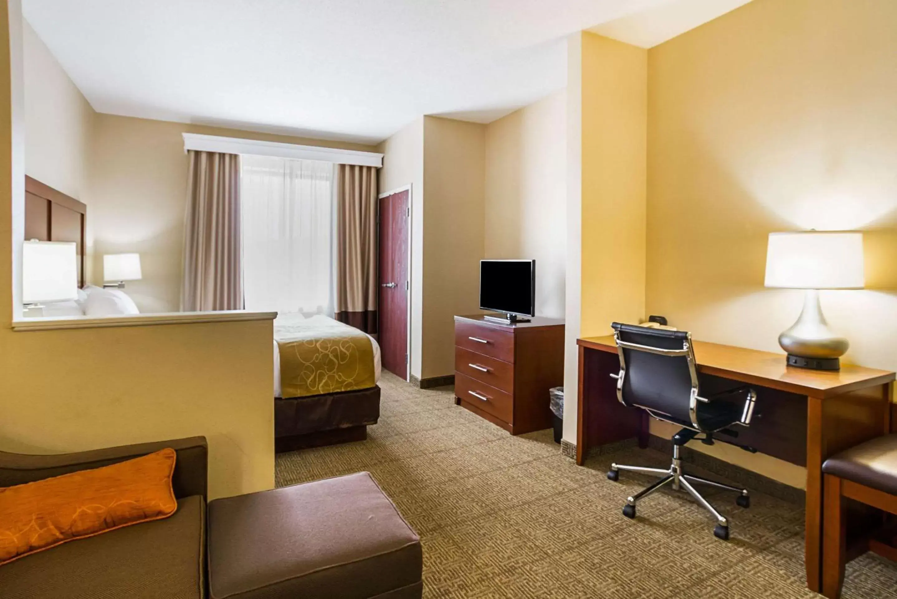TV and multimedia, TV/Entertainment Center in Comfort Suites Twinsburg