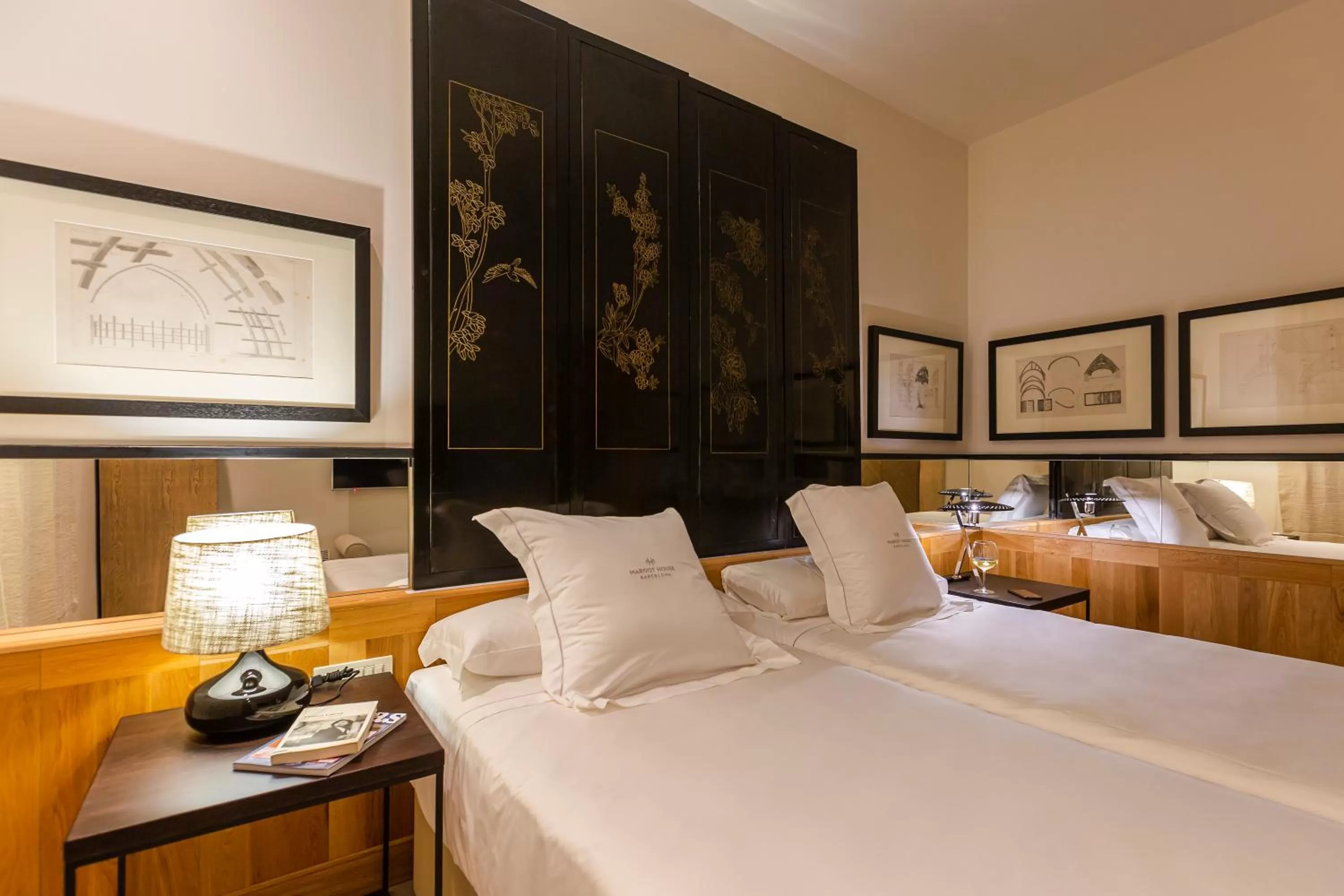Photo of the whole room, Bed in Hotel Margot House Barcelona