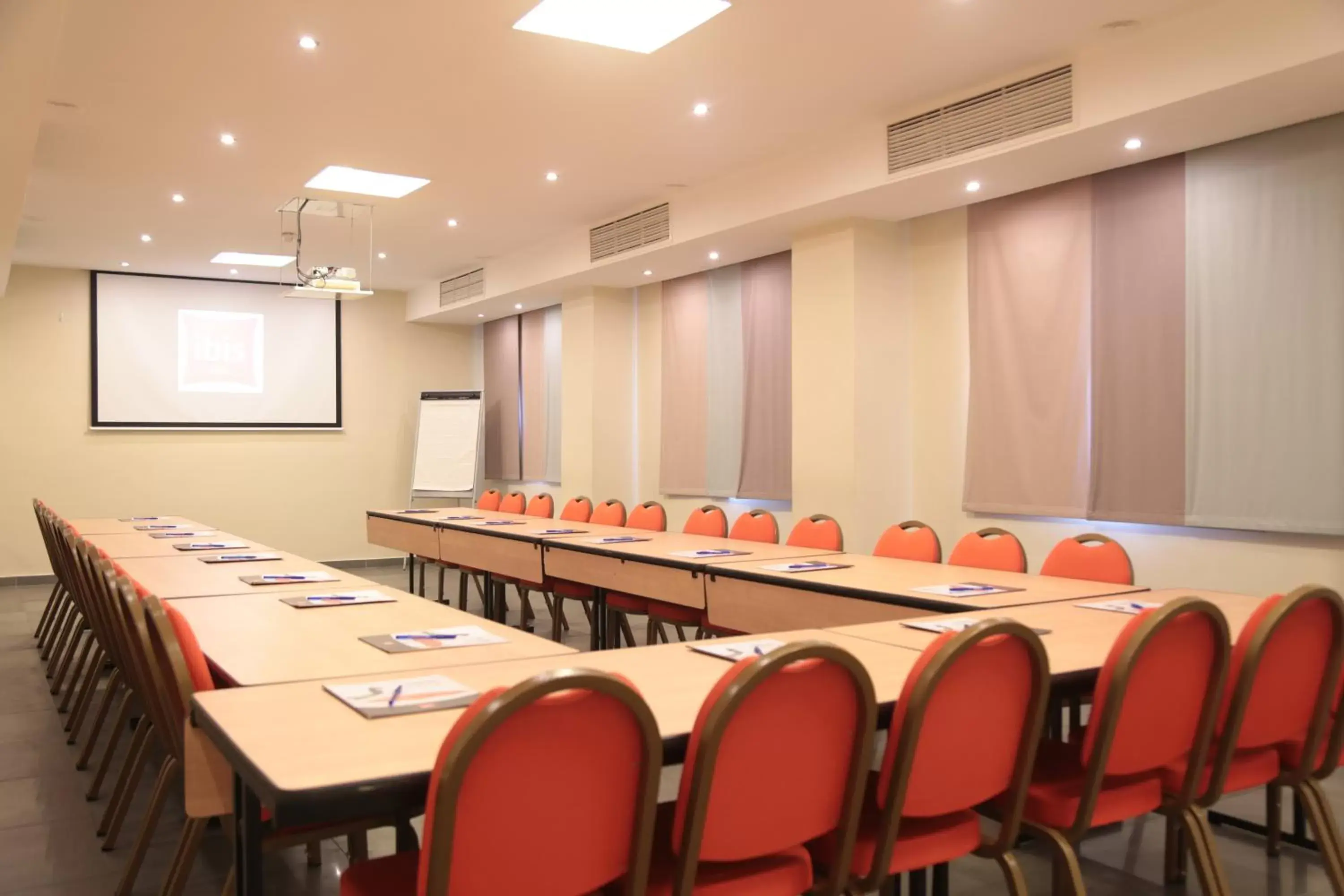 Meeting/conference room in Ibis Abidjan Marcory