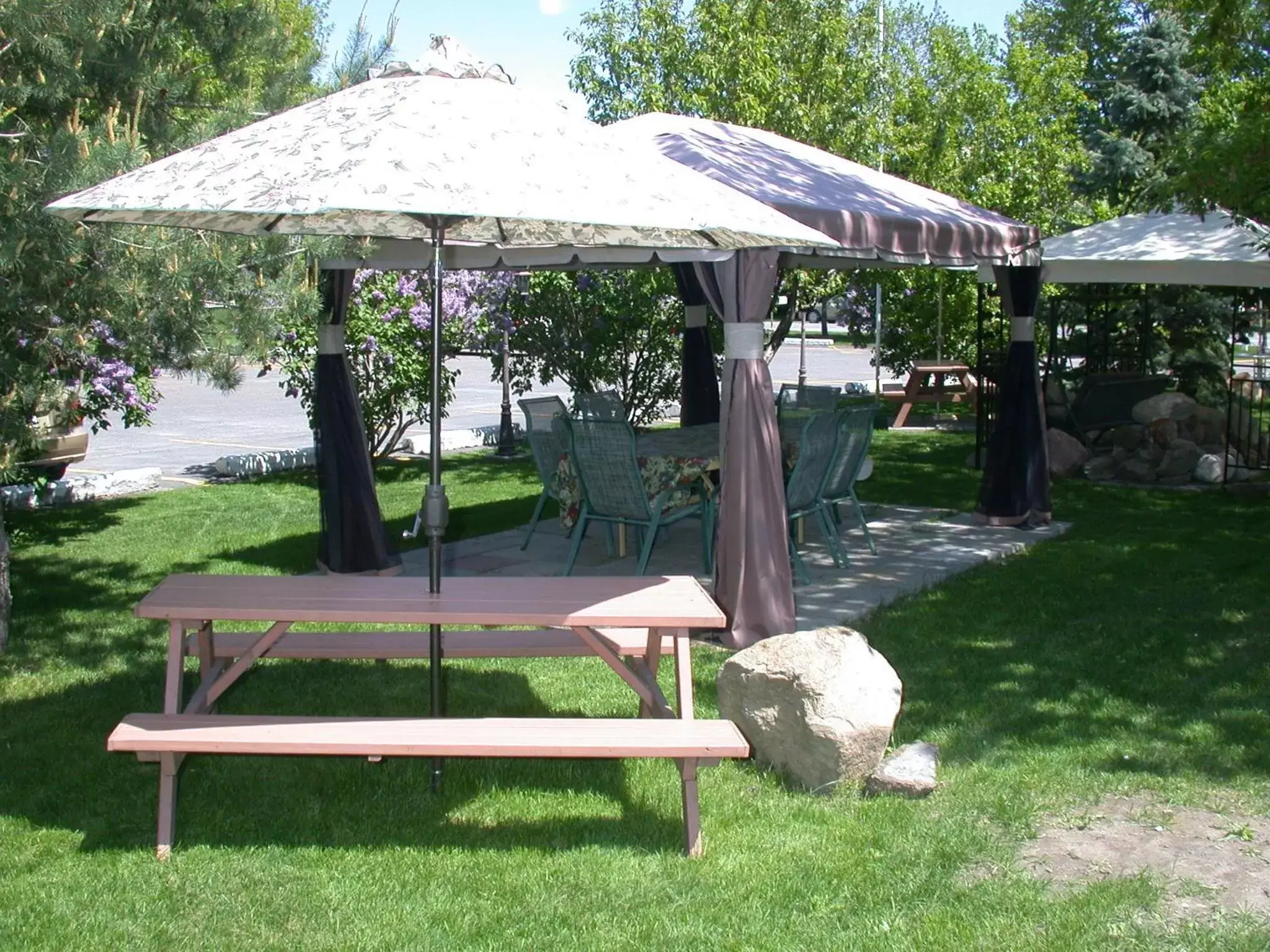 Dining area, Garden in Motel Derfal