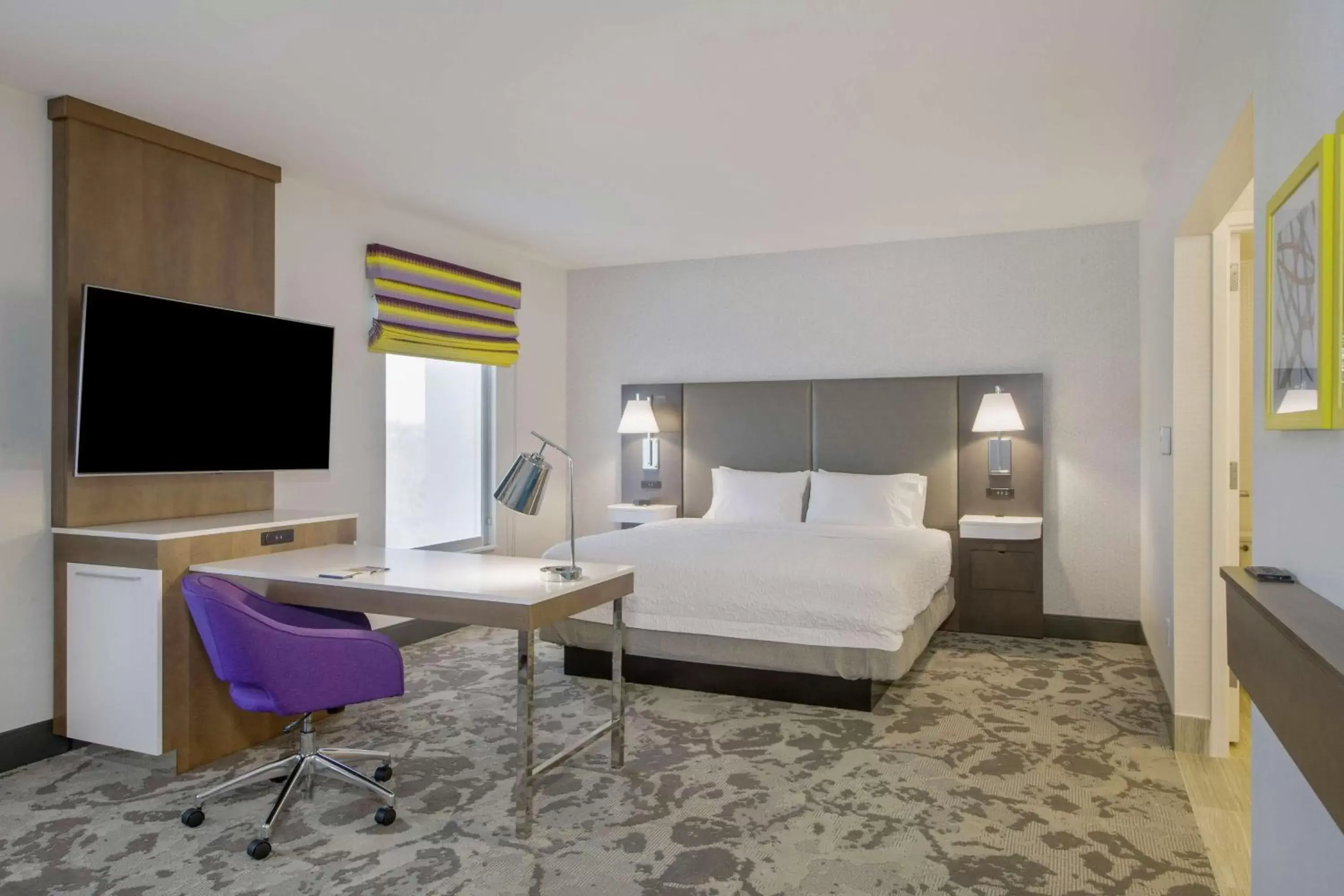 Bedroom, TV/Entertainment Center in Hampton Inn & Suites Raleigh-Durham Airport-Brier Creek