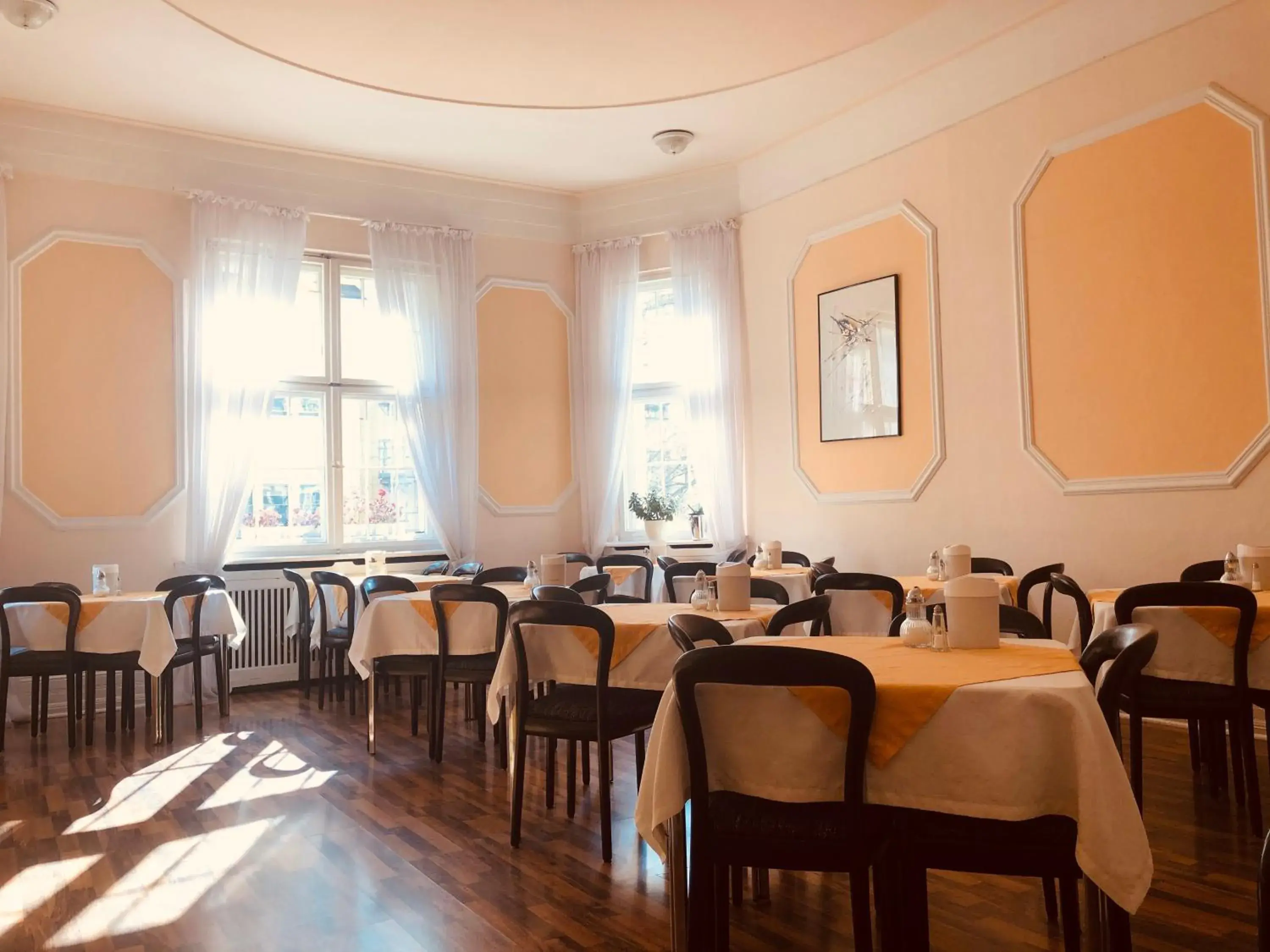 Restaurant/places to eat in Hotel Castell am Kurfürstendamm Restaurant/places to eat in Hotel Castell am Kurfürstendamm