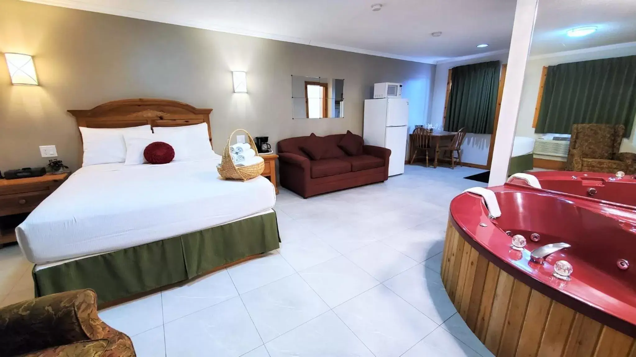 Bed in Knights Inn Colonial Fireside Inn Bed in Knights Inn Colonial Fireside Inn