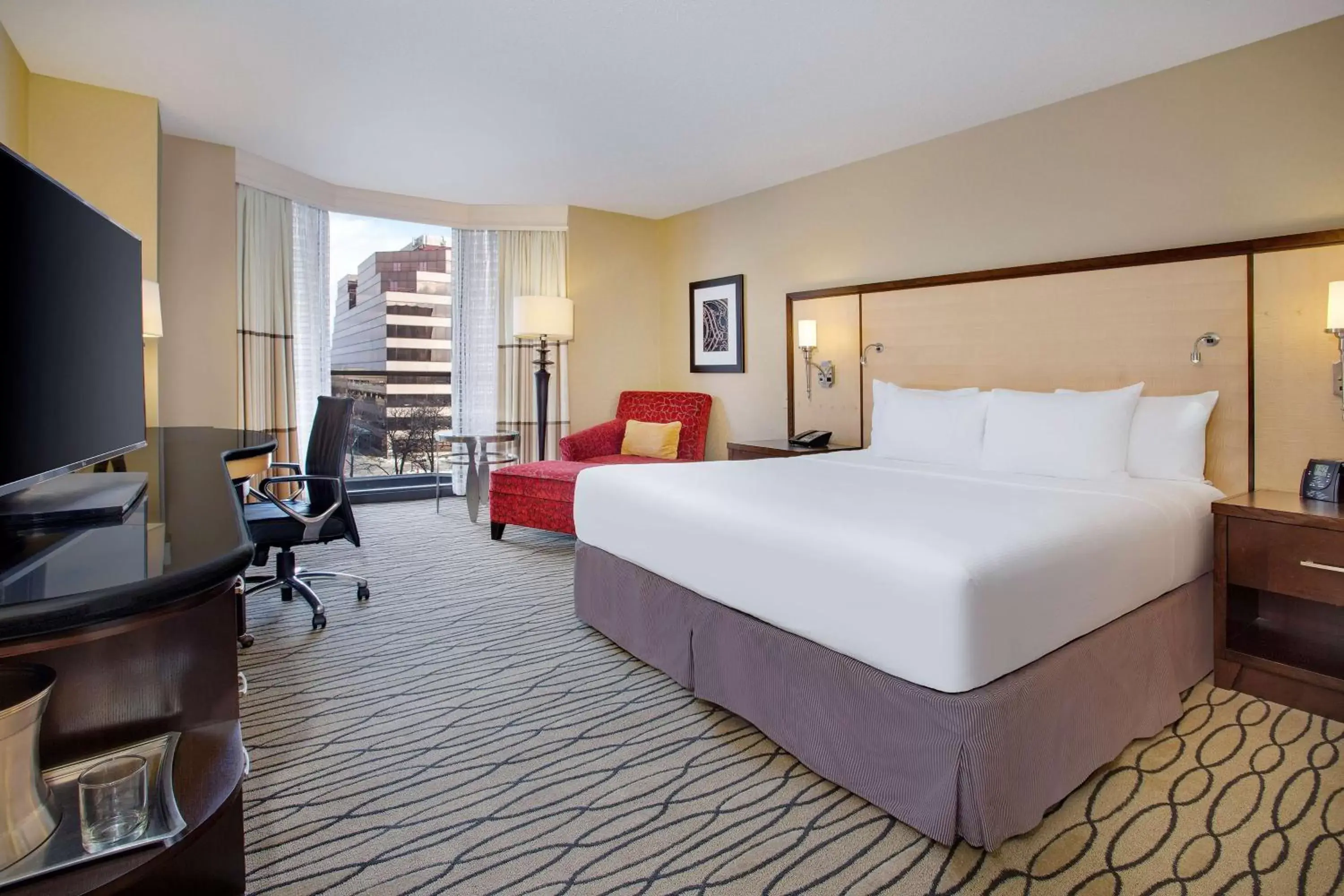 Bedroom, Bed in Hilton Rosemont Chicago O'Hare Bedroom, Bed in Hilton Rosemont Chicago O'Hare