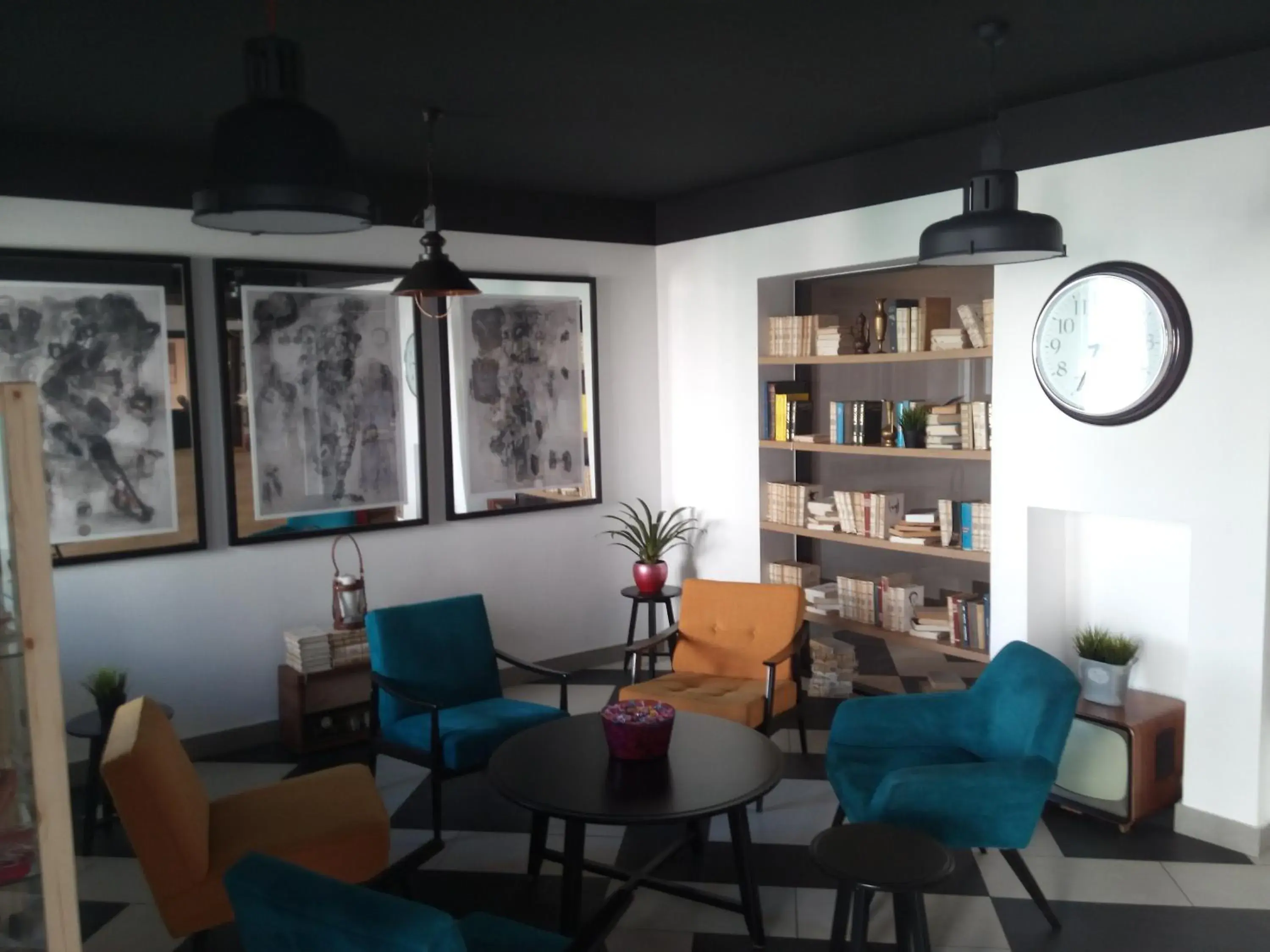 Library, Seating Area in The Loop Hotel