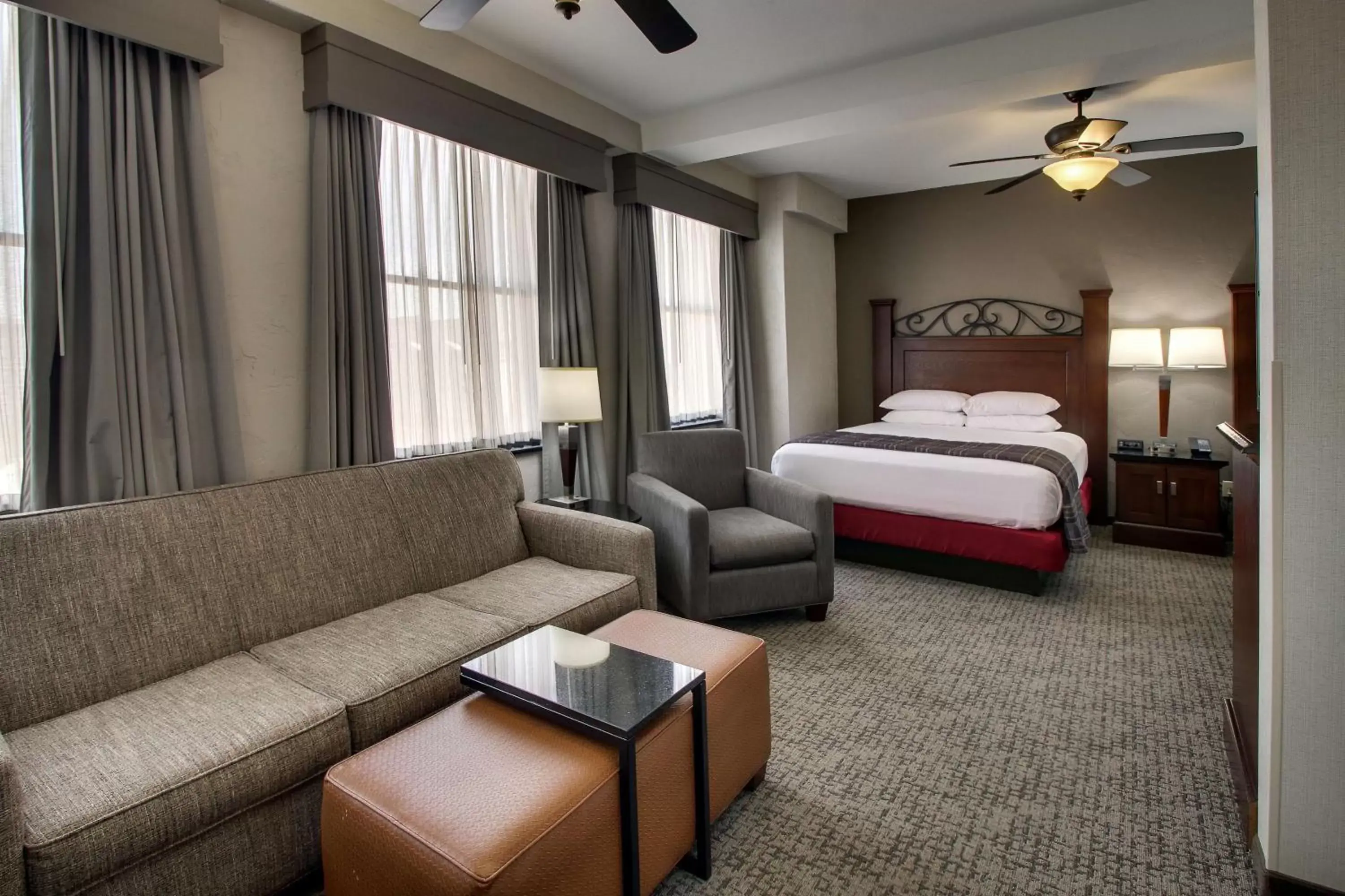 Bedroom in Drury Plaza Hotel San Antonio Riverwalk