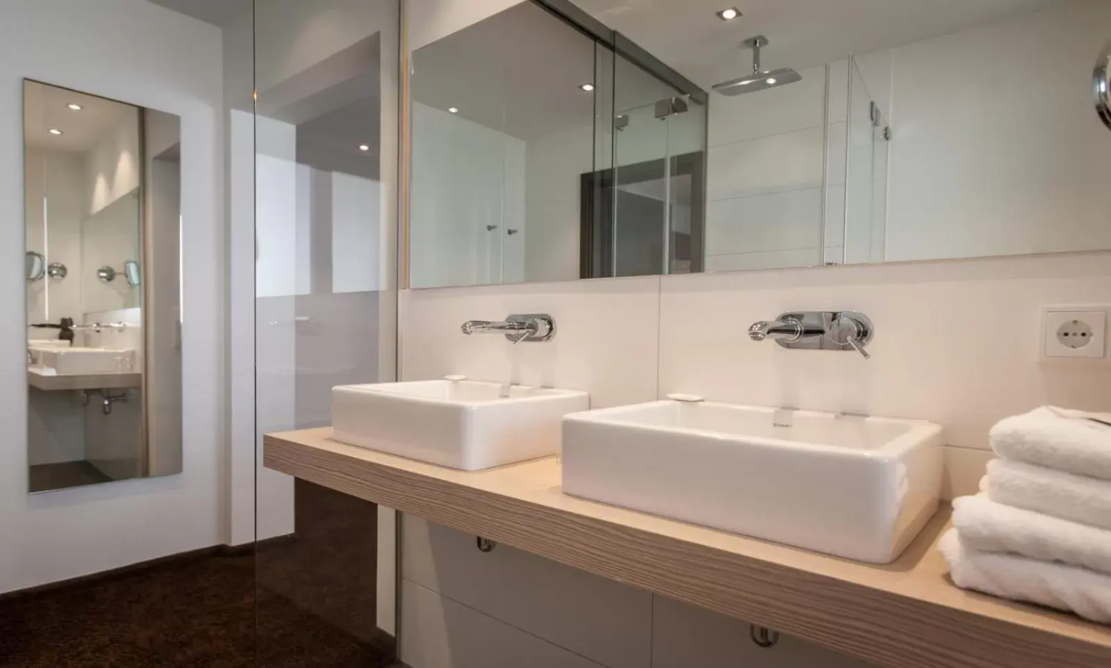 Photo of the whole room, Bathroom in Bollenhuthotel Kirnbacher Hof