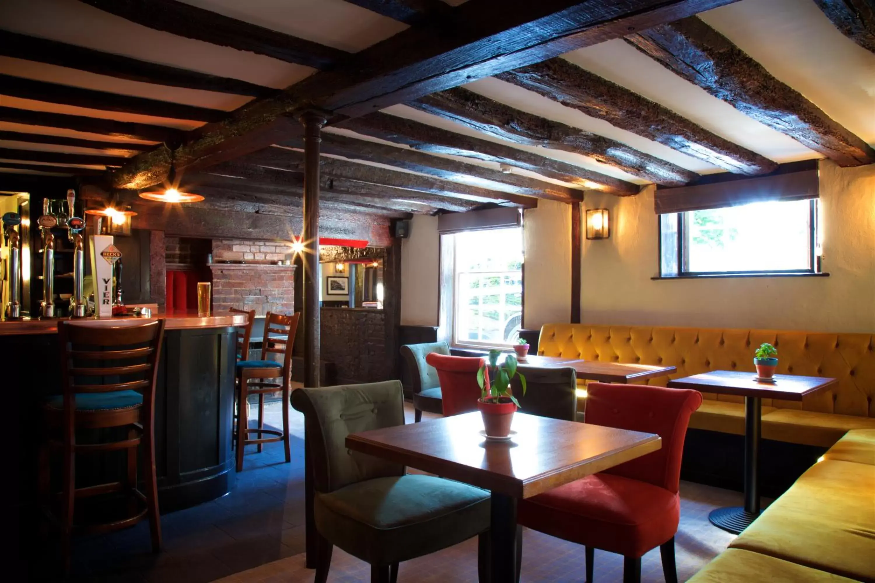 Lounge or bar, Restaurant/Places to Eat in The Talbot Inn