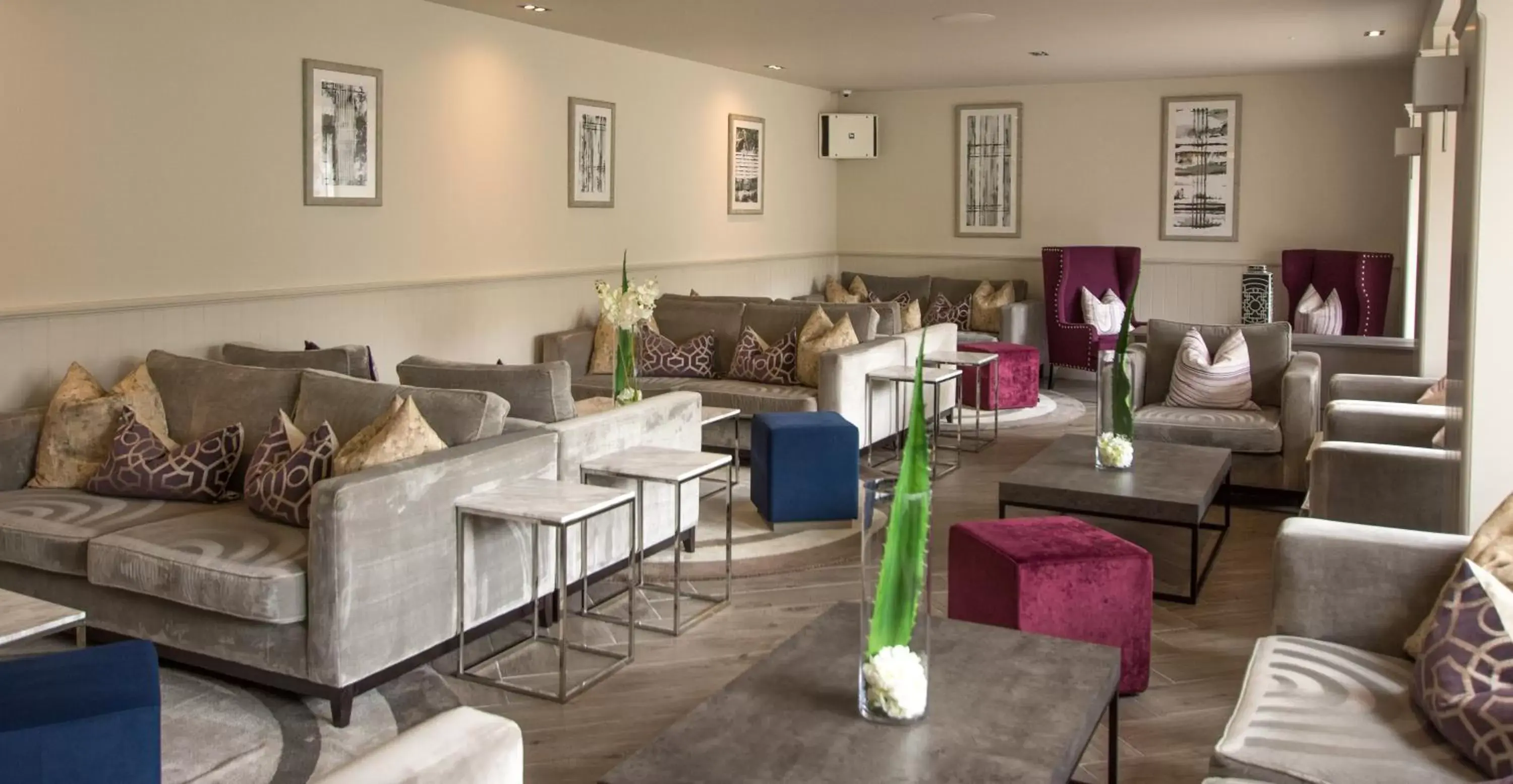 Lounge or bar in Dunalastair Hotel Suites