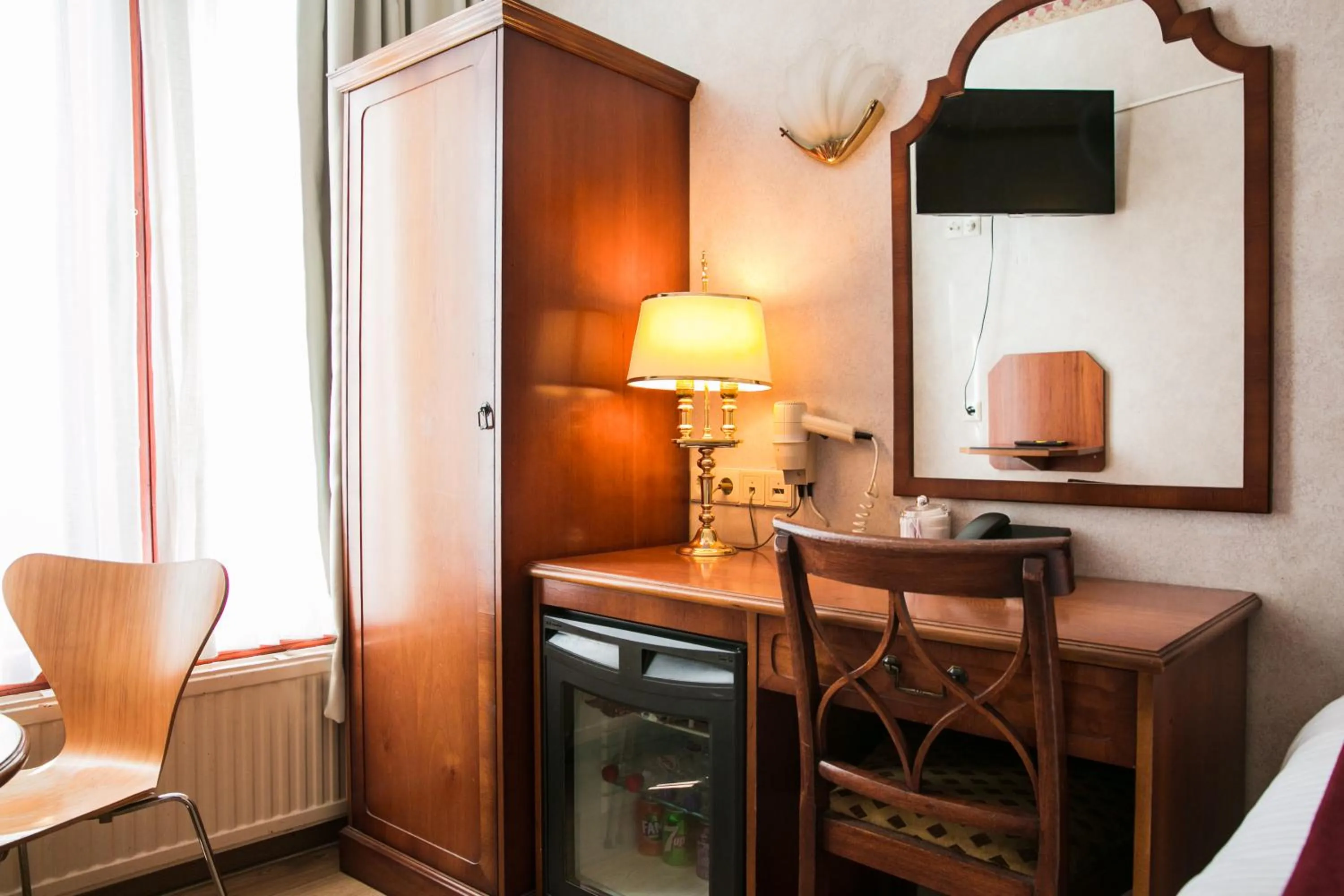 Photo of the whole room in Hotel Atlanta