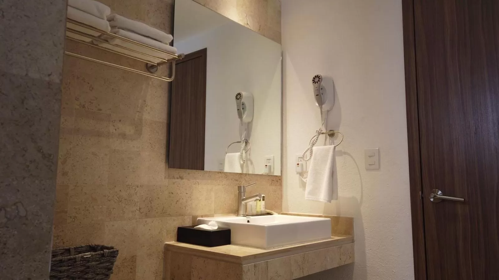 Bathroom in Ilo Rojo San Miguel de Allende Curamoria Collection