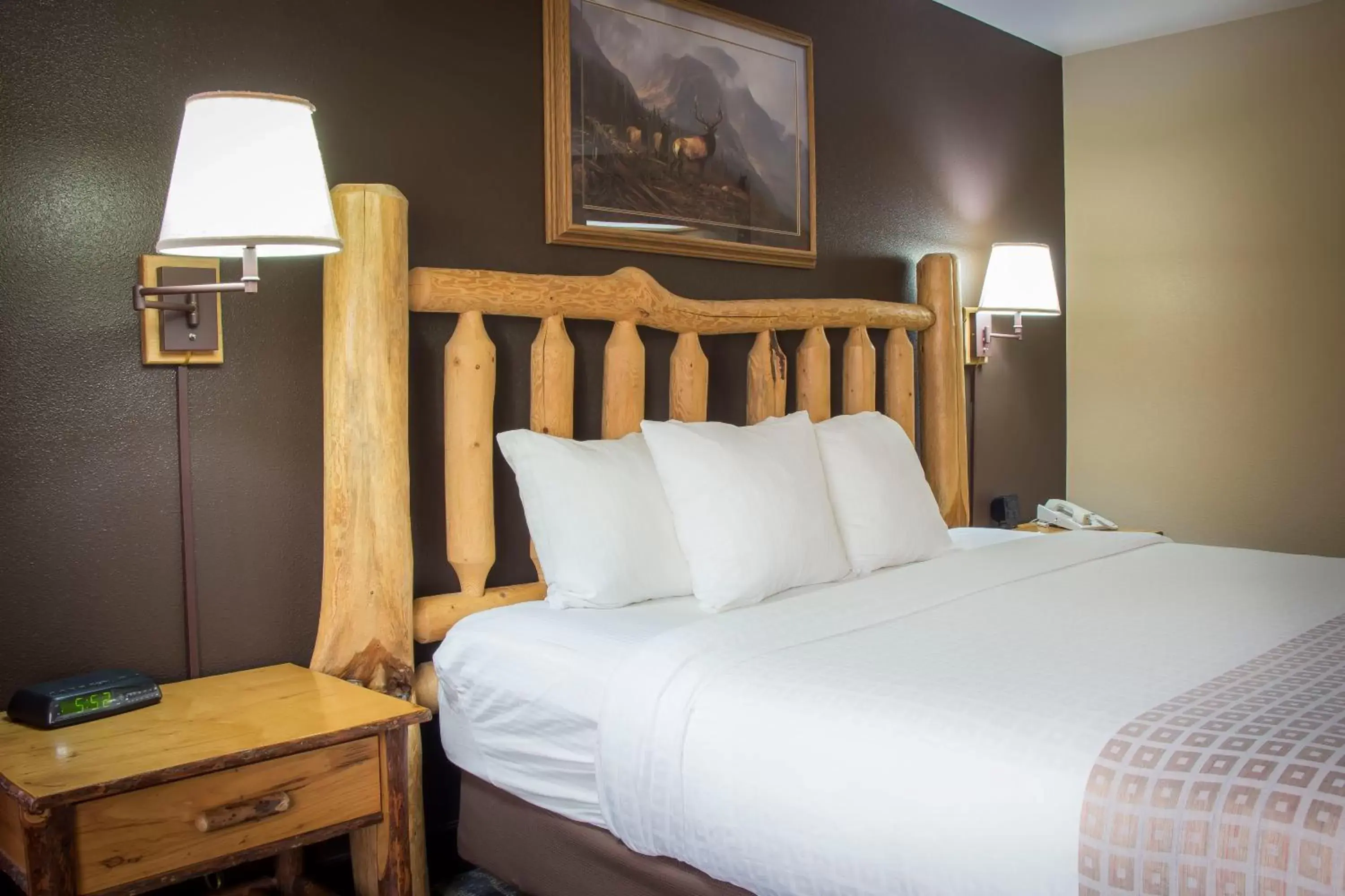 Bedroom, Bed in Bitterroot River Inn and Conference Center