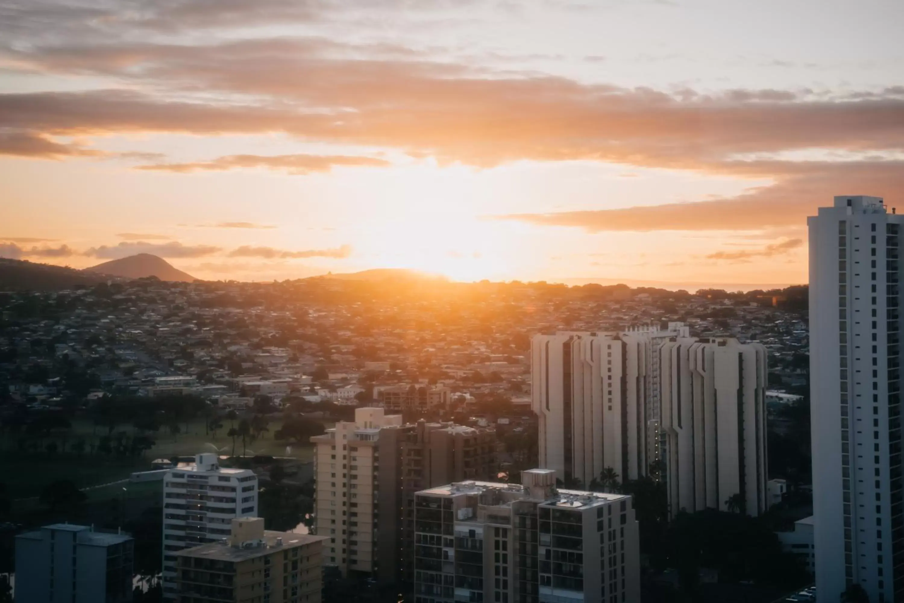 City view, Sunrise/Sunset in Pacific Monarch