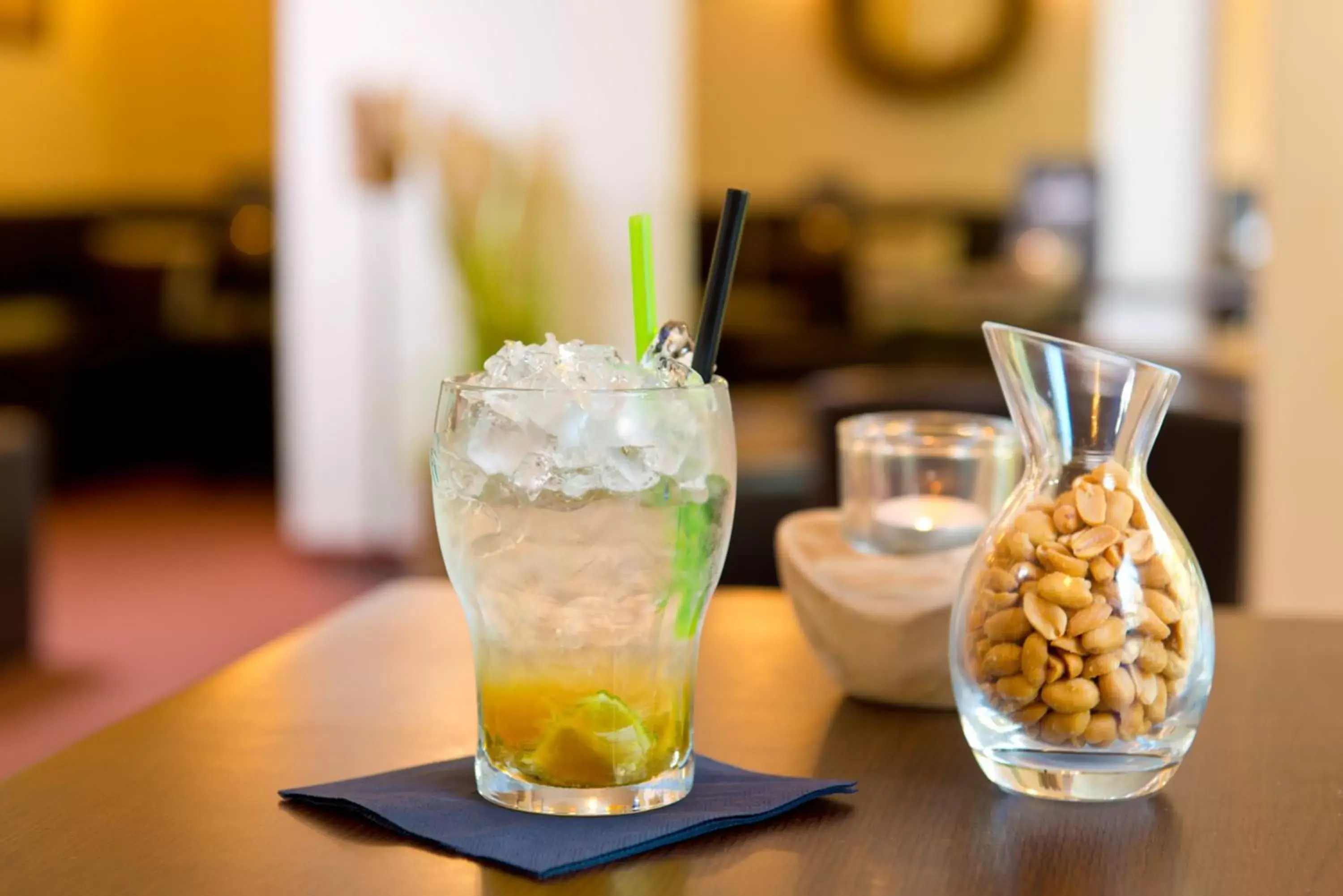 Lounge or bar in ACHAT Hotel Dresden Elbufer