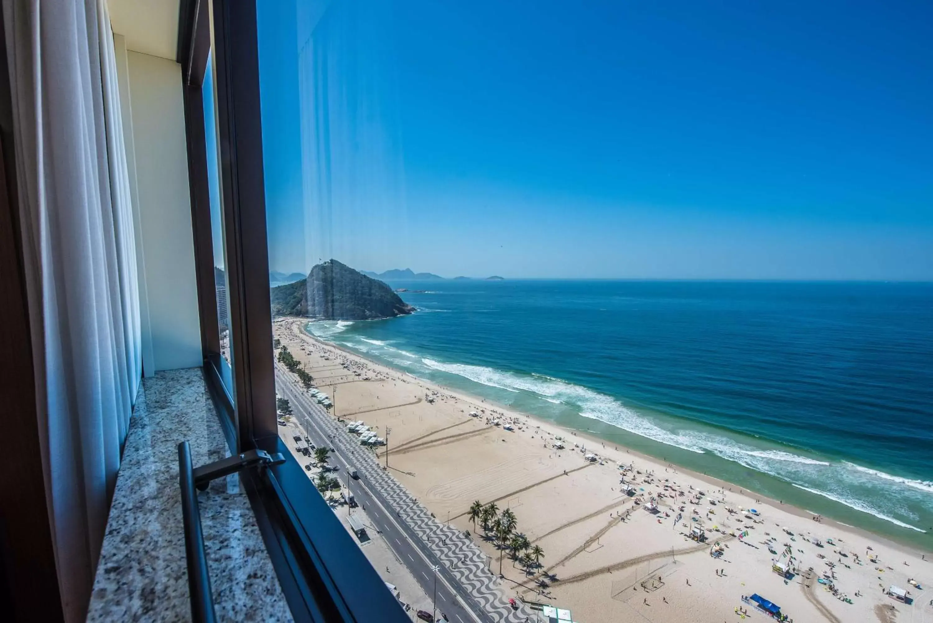 View (from property/room), Beach in Hilton Copacabana Rio de Janeiro